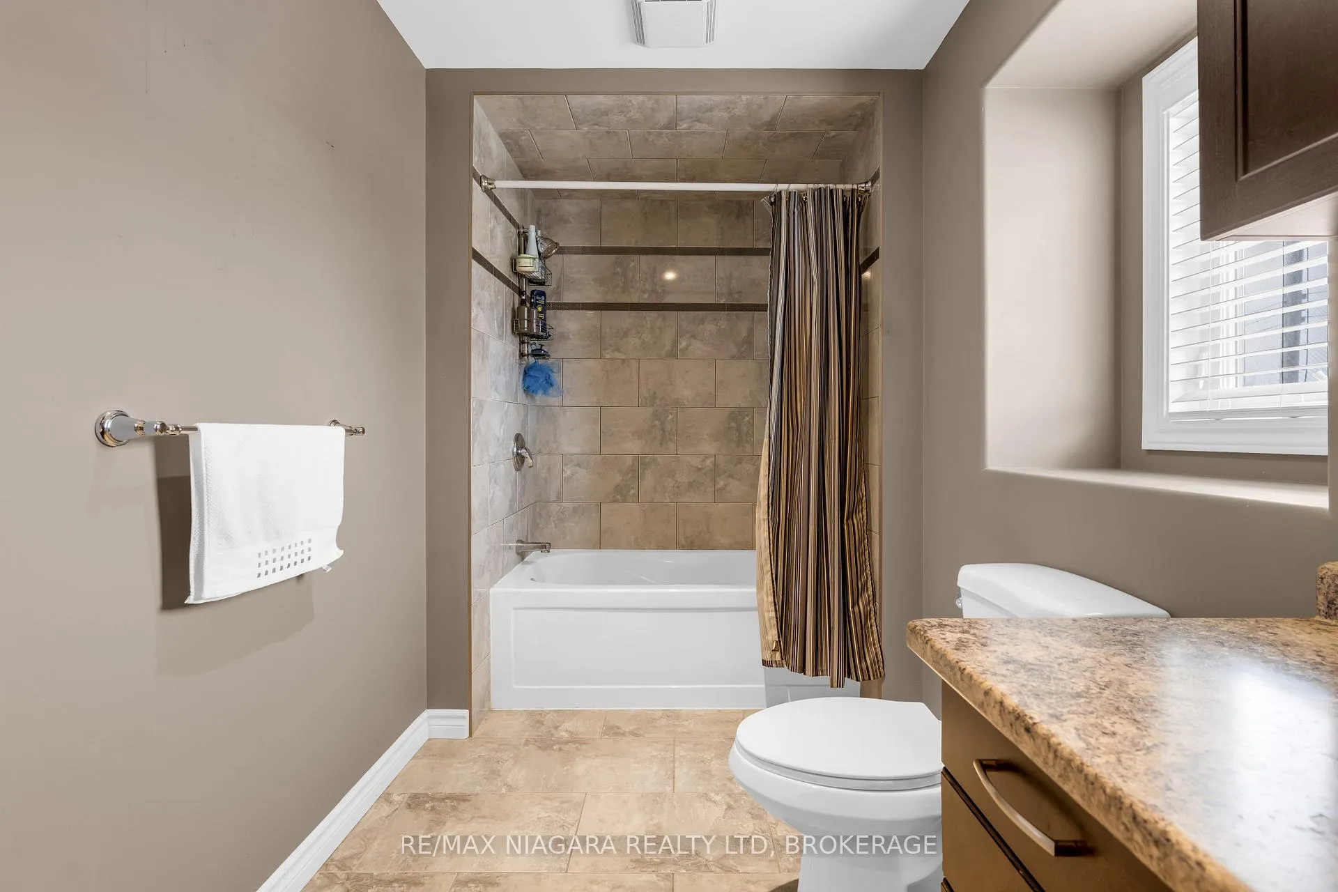 Photo 14 of 4750 Baldwin Avenue, Niagara Falls, Ascot — HOMEH