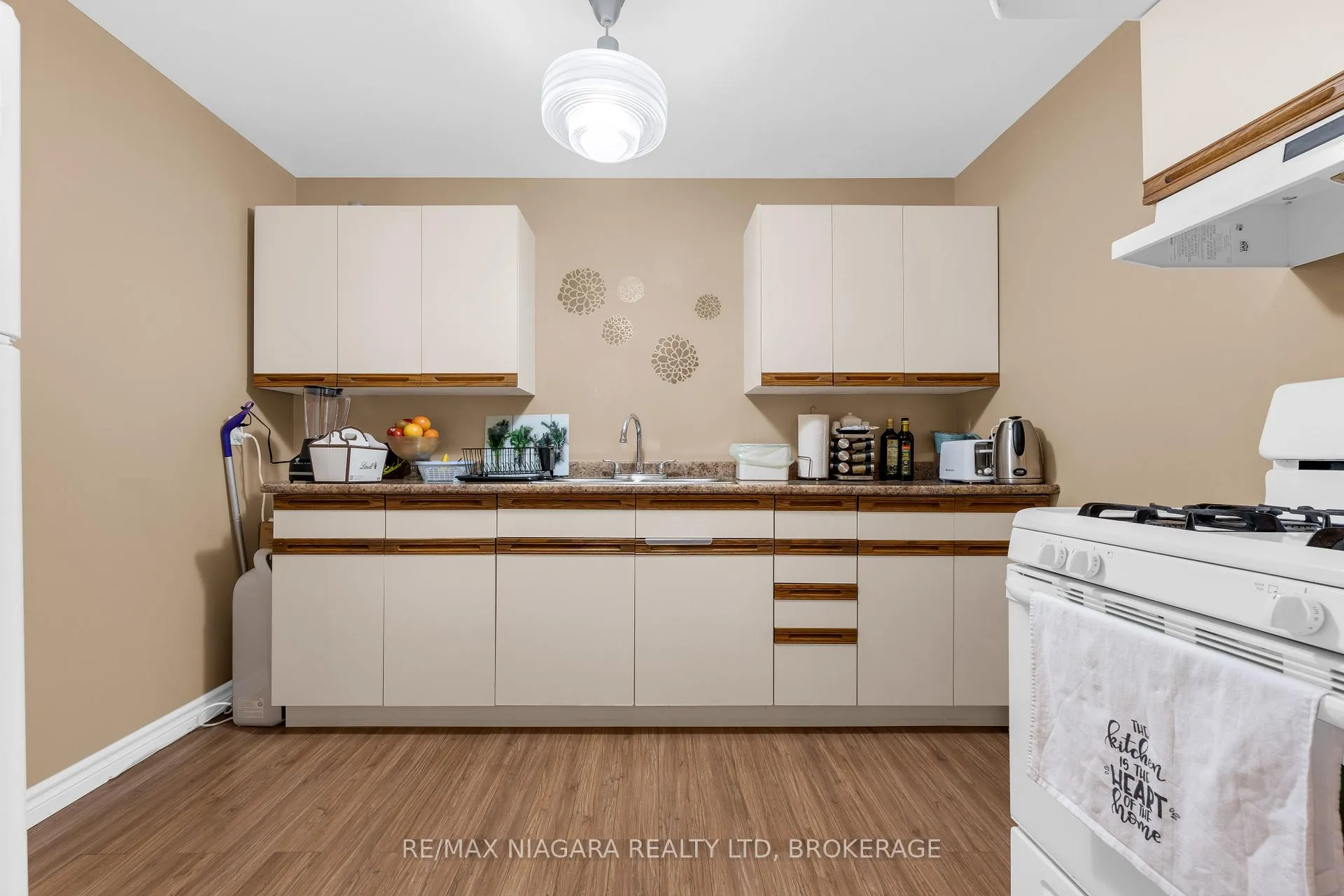Photo 24 of 4750 Baldwin Avenue, Niagara Falls, Ascot — HOMEH