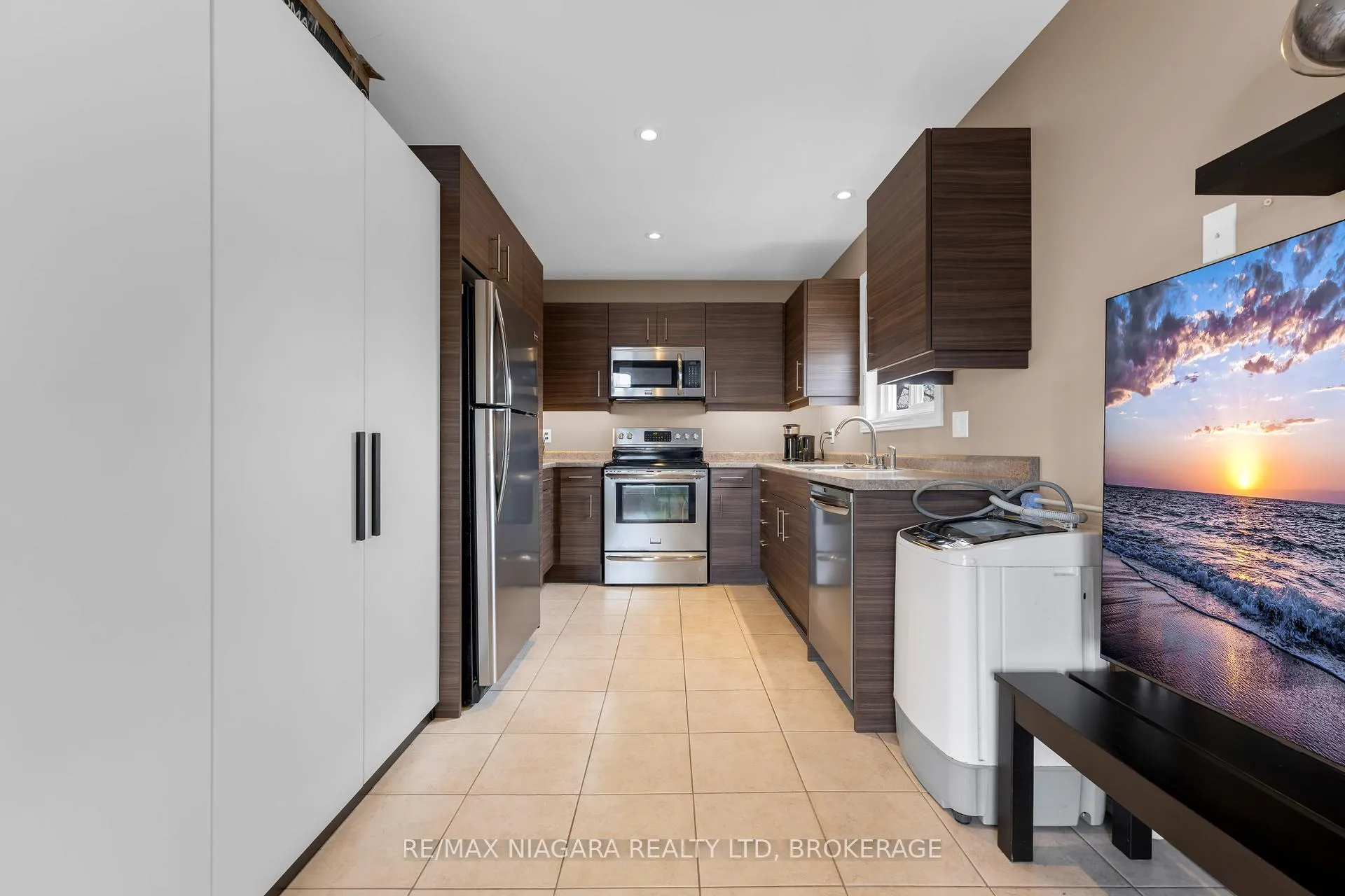 Photo 29 of 4750 Baldwin Avenue, Niagara Falls, Ascot — HOMEH