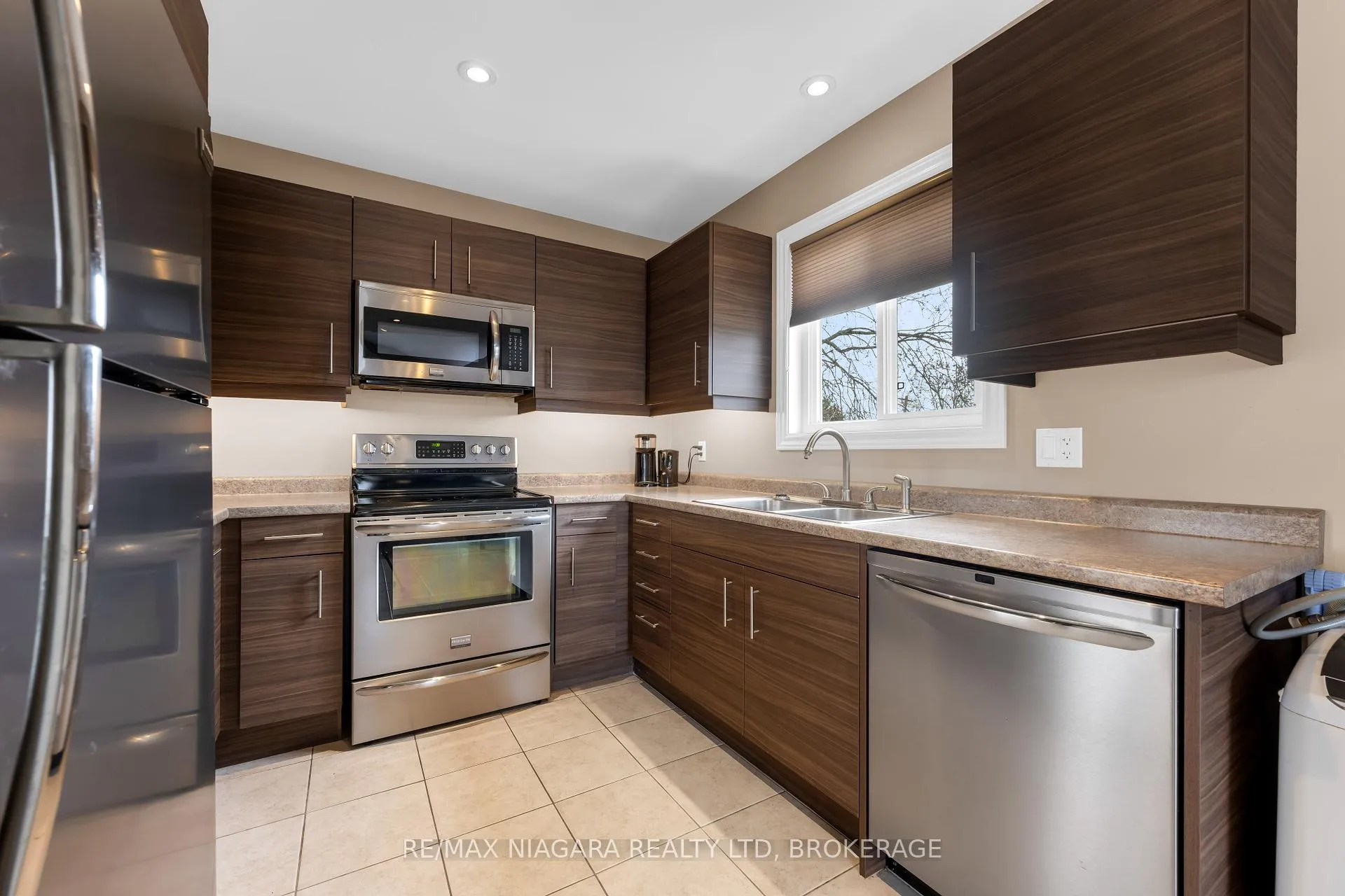 Photo 30 of 4750 Baldwin Avenue, Niagara Falls, Ascot — HOMEH