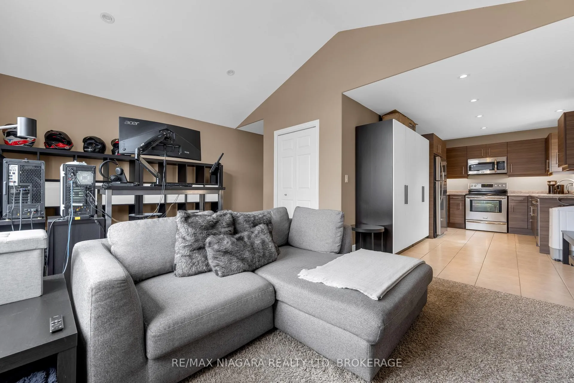 Photo 34 of 4750 Baldwin Avenue, Niagara Falls, Ascot — HOMEH