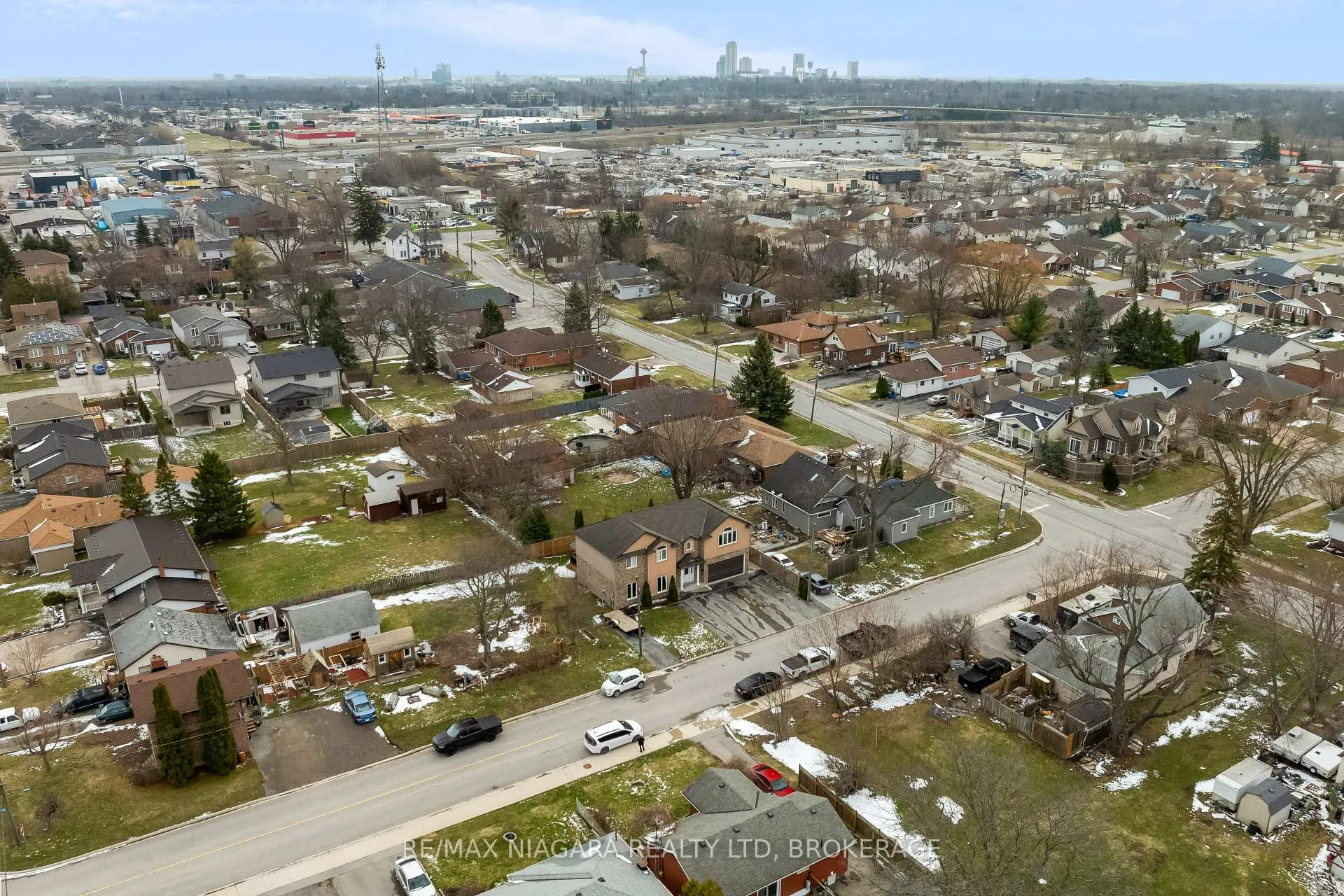 Photo 38 of 4750 Baldwin Avenue, Niagara Falls, Ascot — HOMEH