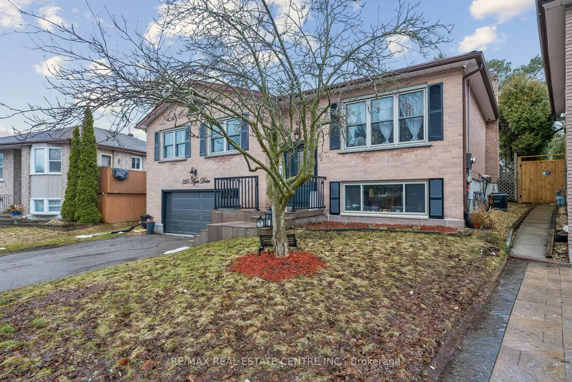 Photo 2 of 325 Aztec Drive, Oshawa, McLaughlin — HOMEH