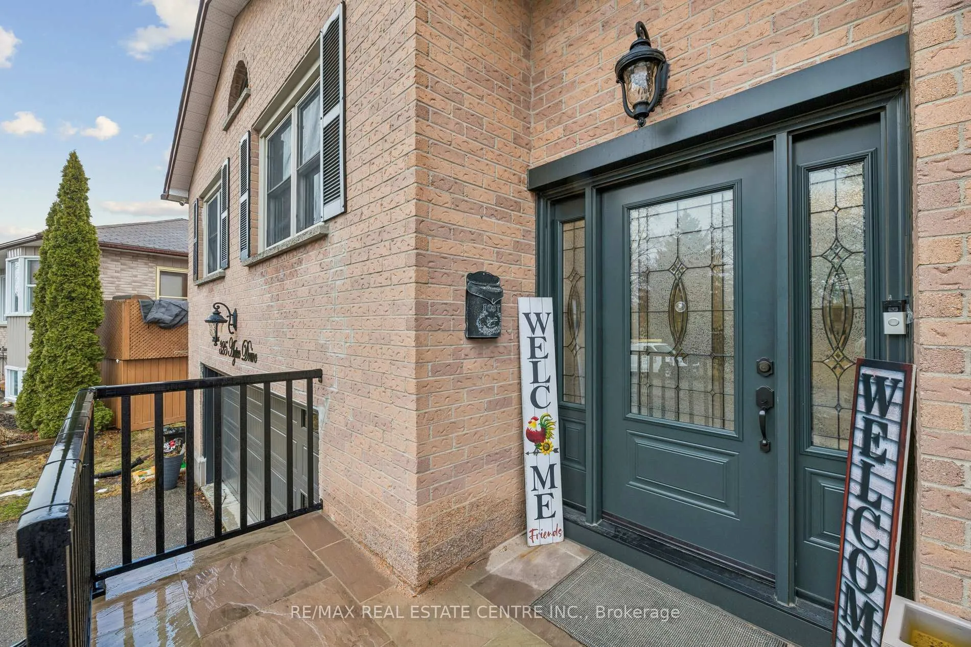 Photo 3 of 325 Aztec Drive, Oshawa, McLaughlin — HOMEH