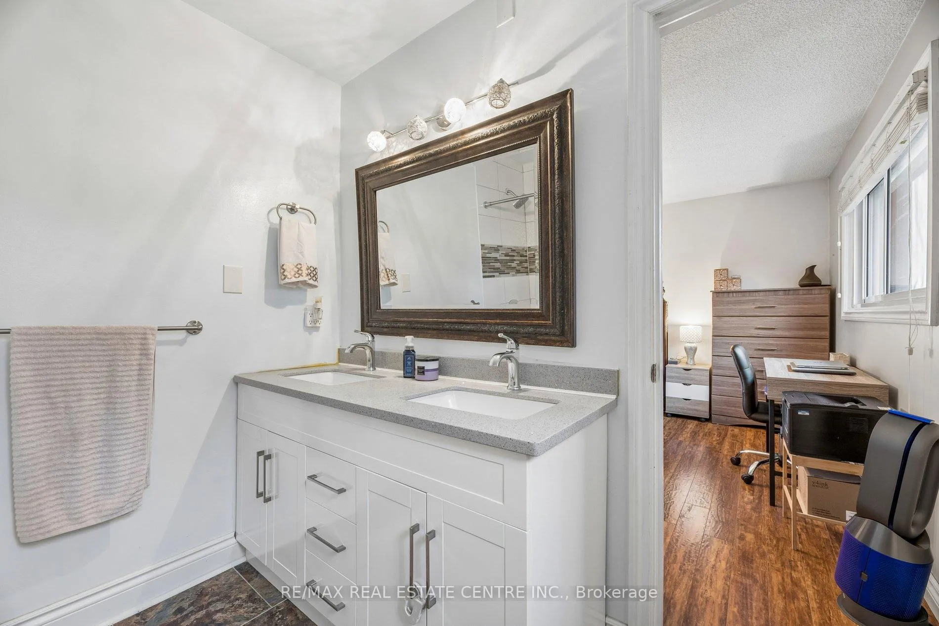 Photo 24 of 325 Aztec Drive, Oshawa, McLaughlin — HOMEH
