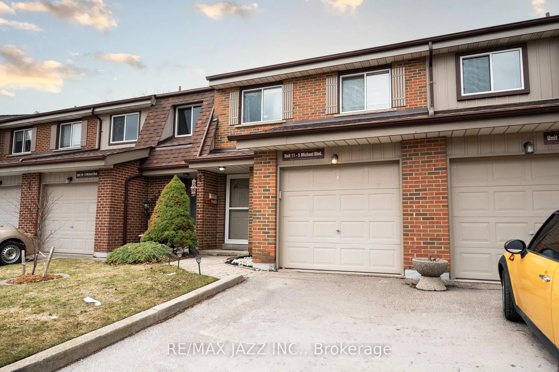 Photo 2 of Unit 11, 5 Michael Boulevard, Whitby, Lynde Creek — HOMEH