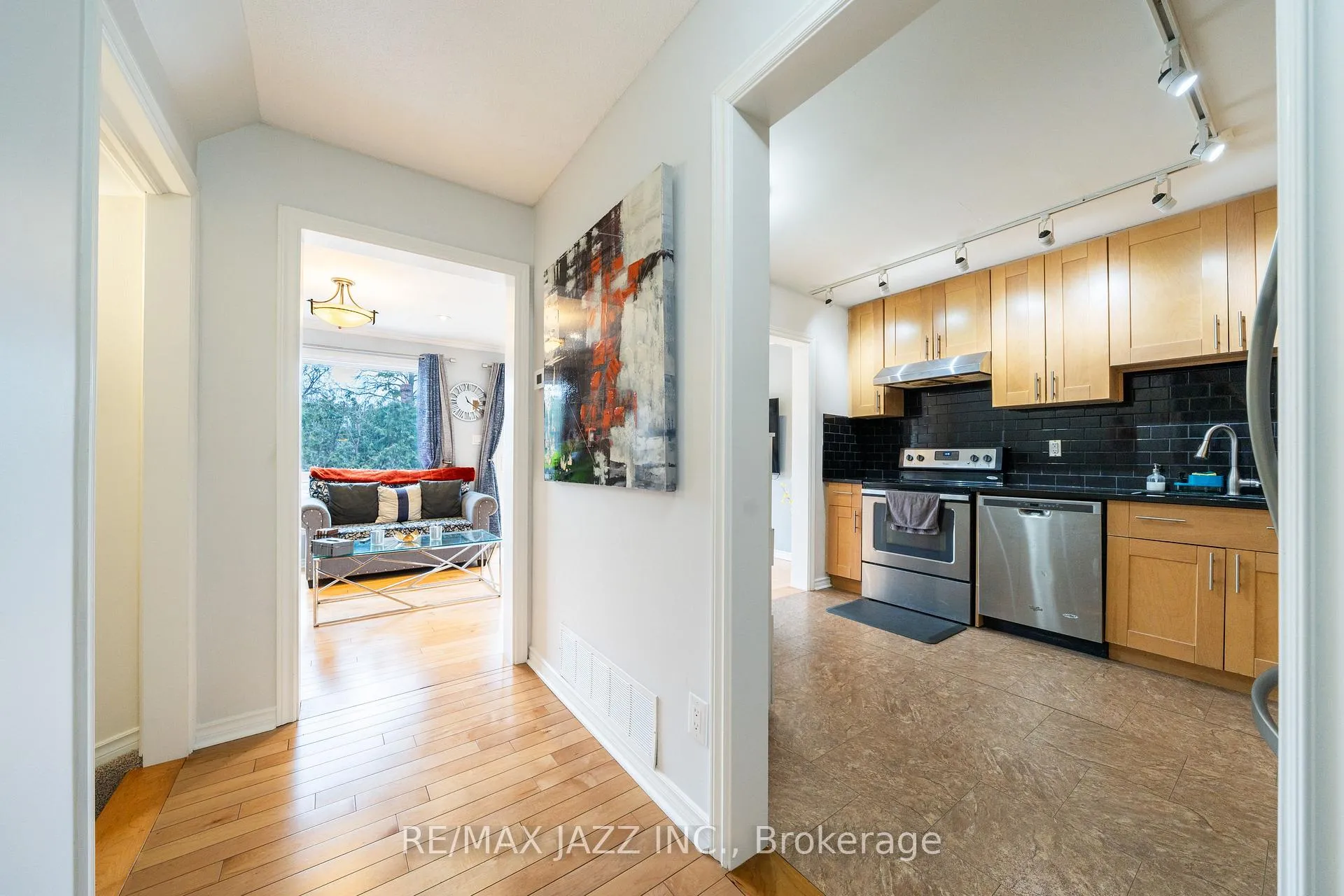 Photo 5 of Unit 11, 5 Michael Boulevard, Whitby, Lynde Creek — HOMEH
