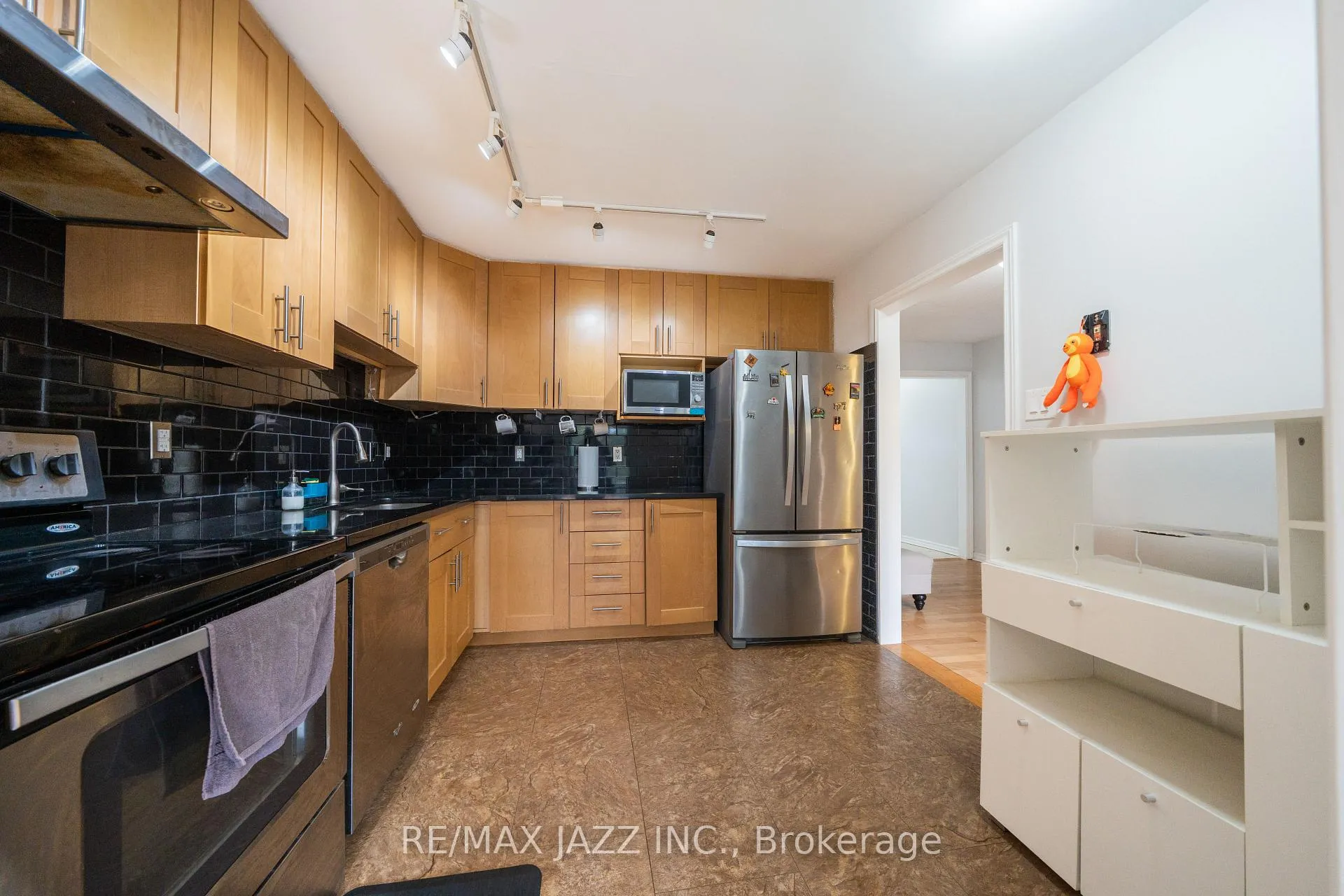 Photo 7 of Unit 11, 5 Michael Boulevard, Whitby, Lynde Creek — HOMEH