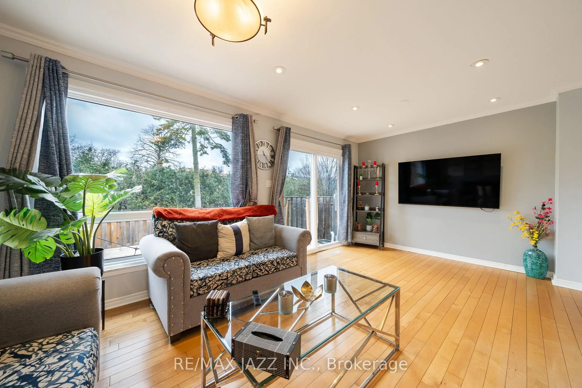 Photo 11 of Unit 11, 5 Michael Boulevard, Whitby, Lynde Creek — HOMEH