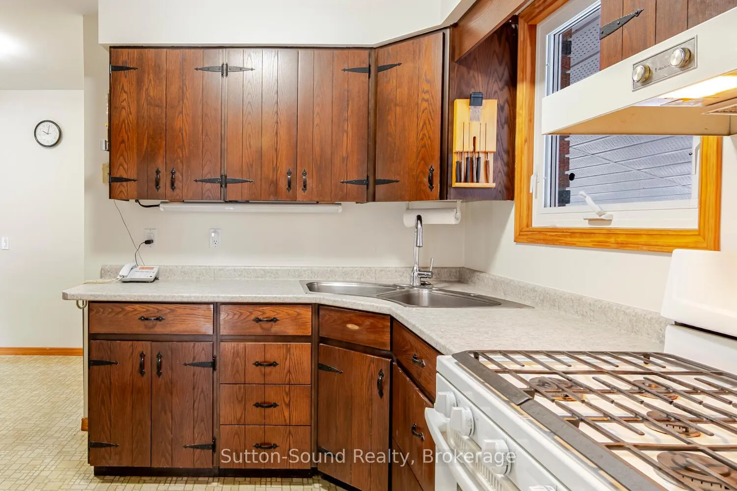 Photo 10 of 1754 6th Avenue E, Owen Sound — HOMEH