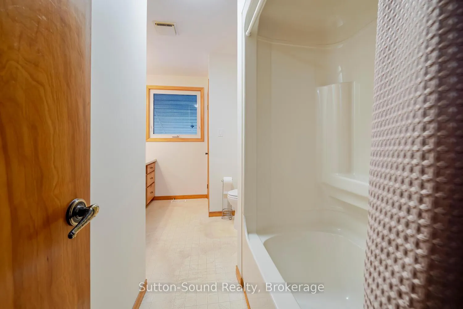 Photo 17 of 1754 6th Avenue E, Owen Sound — HOMEH