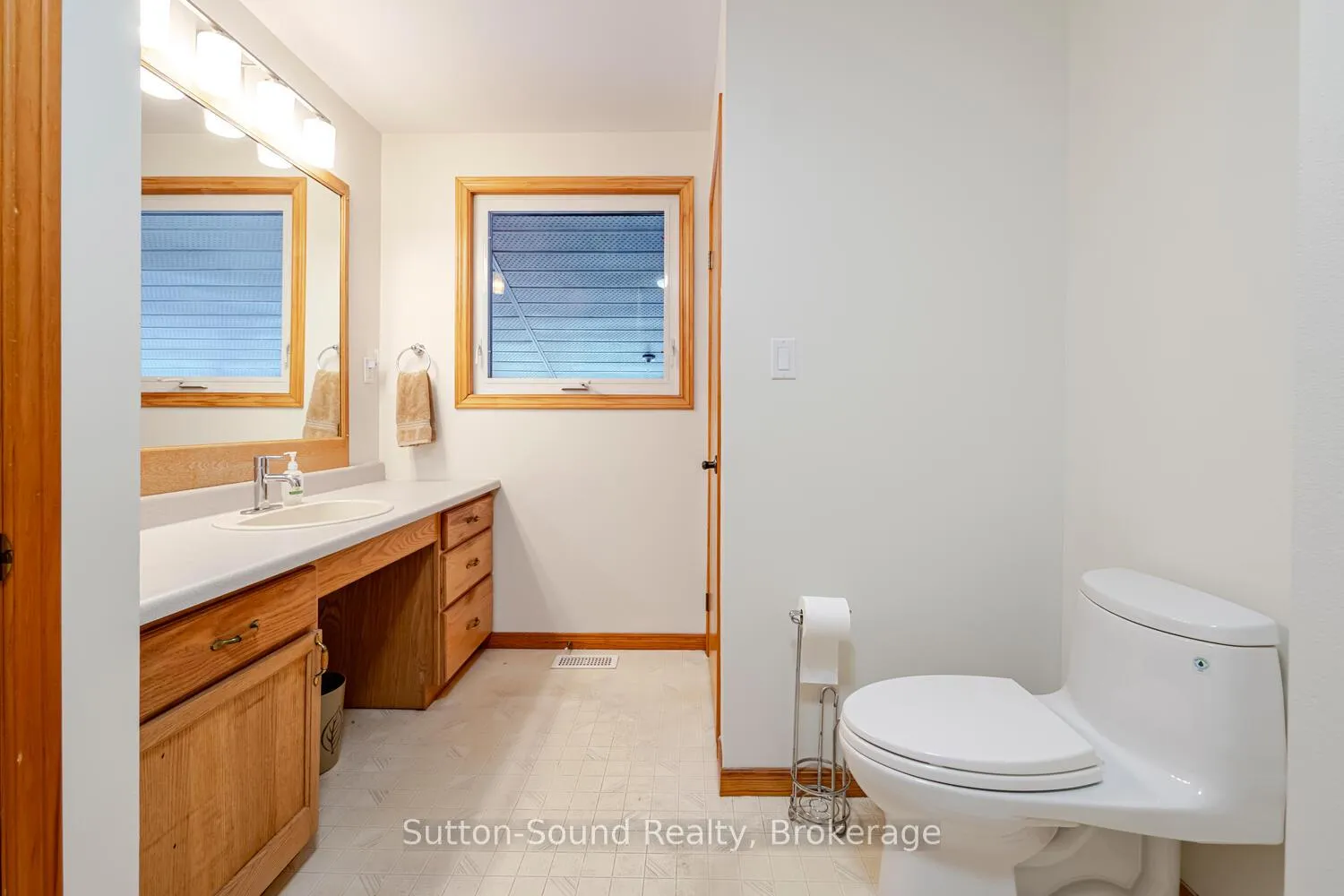 Photo 18 of 1754 6th Avenue E, Owen Sound — HOMEH