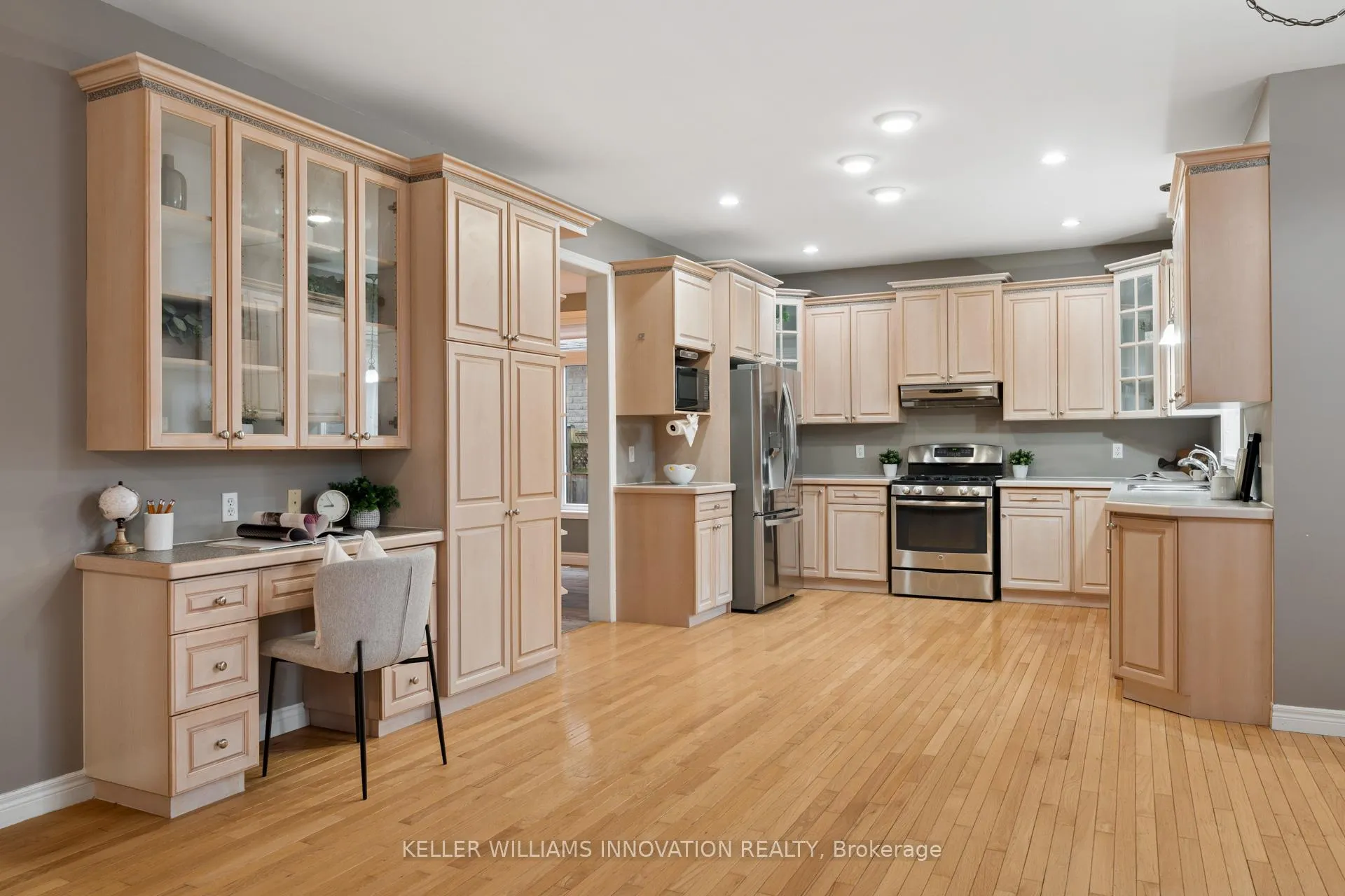 Photo 7 of 555 Sandbanks Crescent, Waterloo — HOMEH