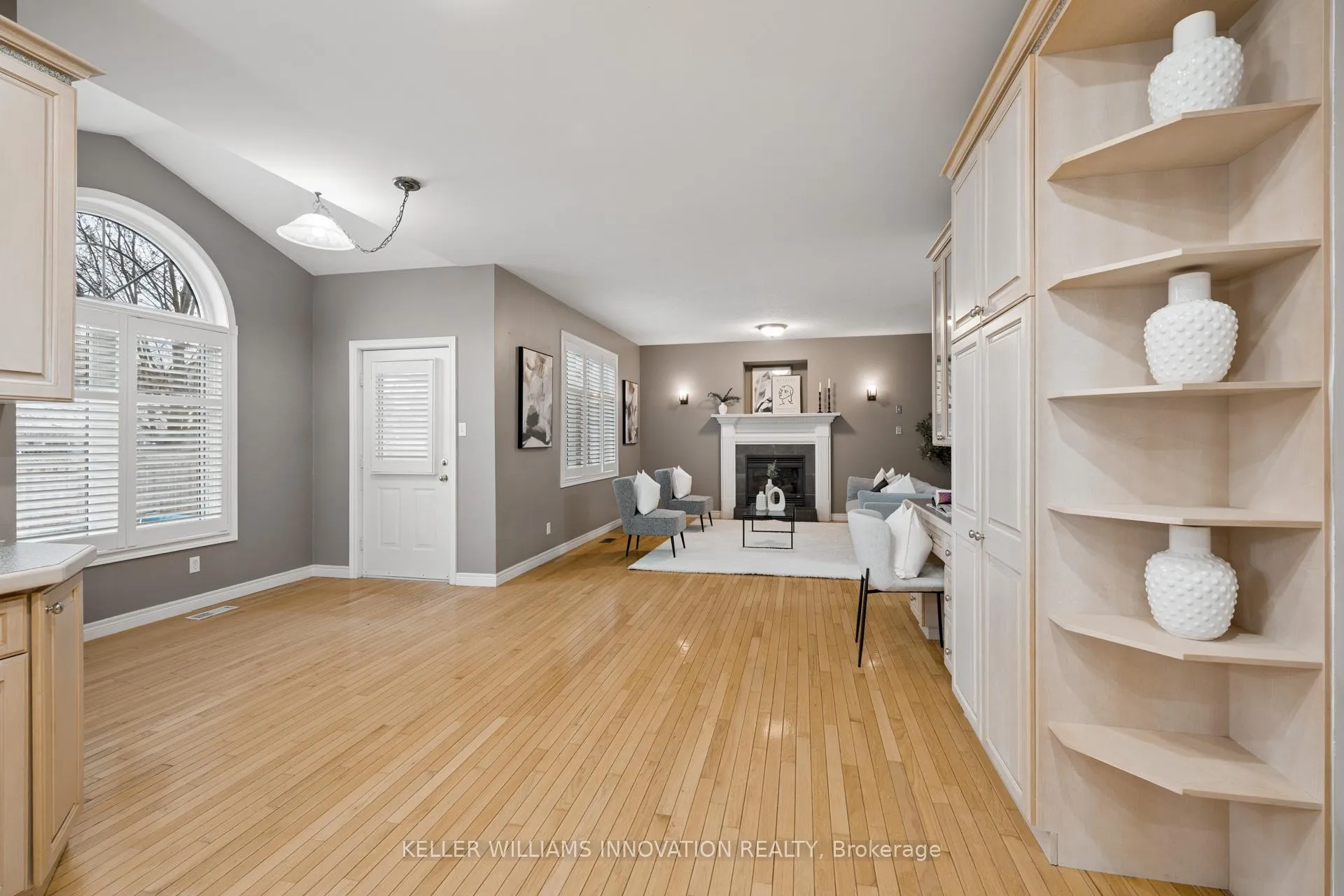 Photo 13 of 555 Sandbanks Crescent, Waterloo — HOMEH
