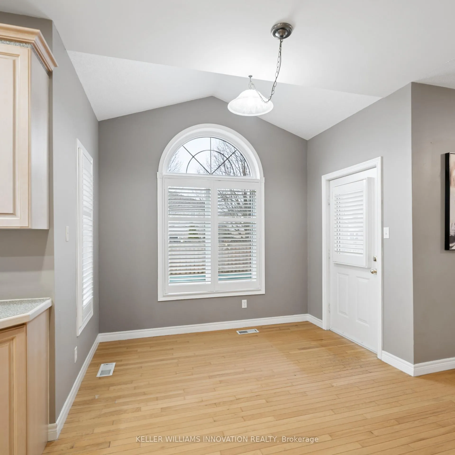Photo 14 of 555 Sandbanks Crescent, Waterloo — HOMEH