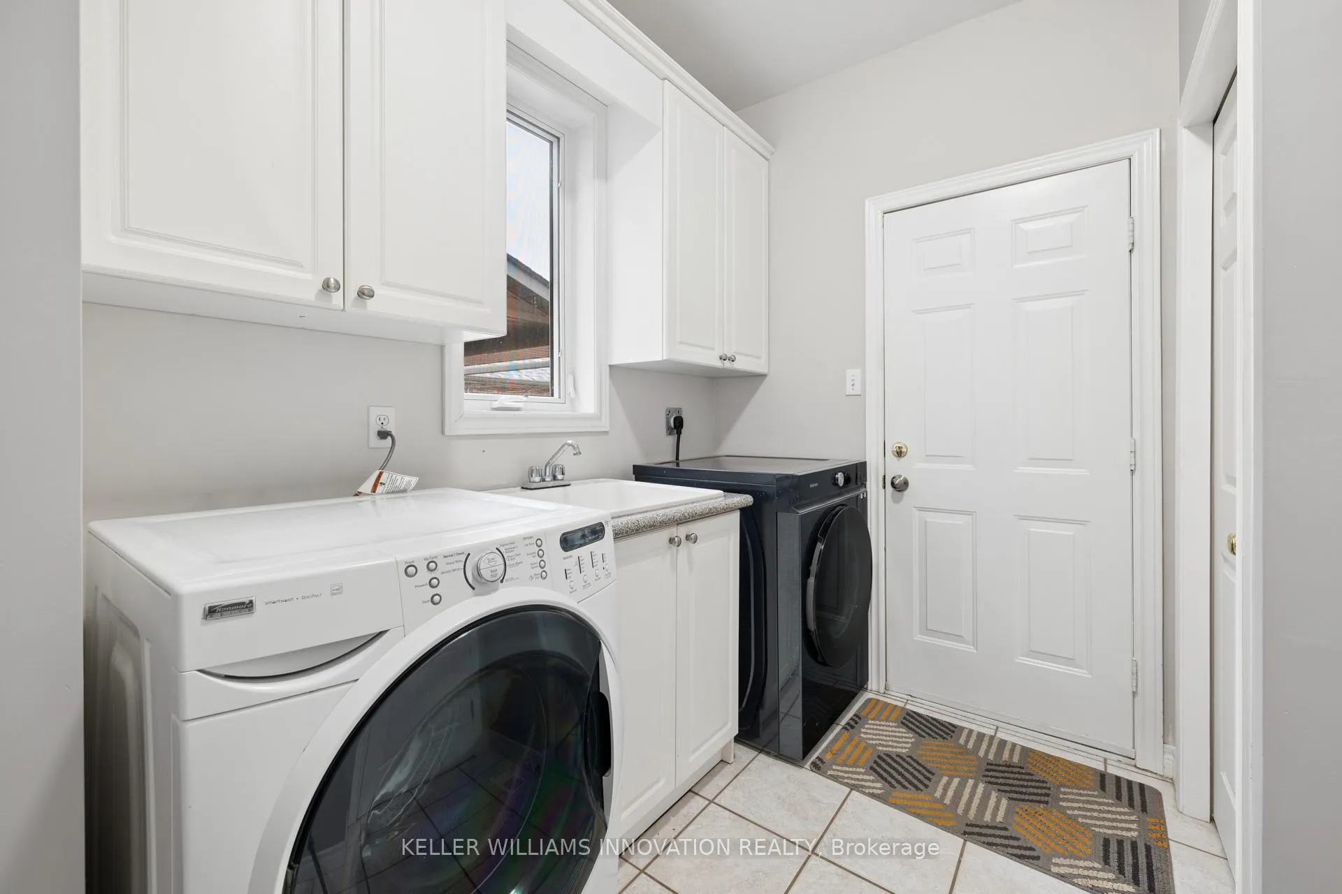 Photo 19 of 555 Sandbanks Crescent, Waterloo — HOMEH