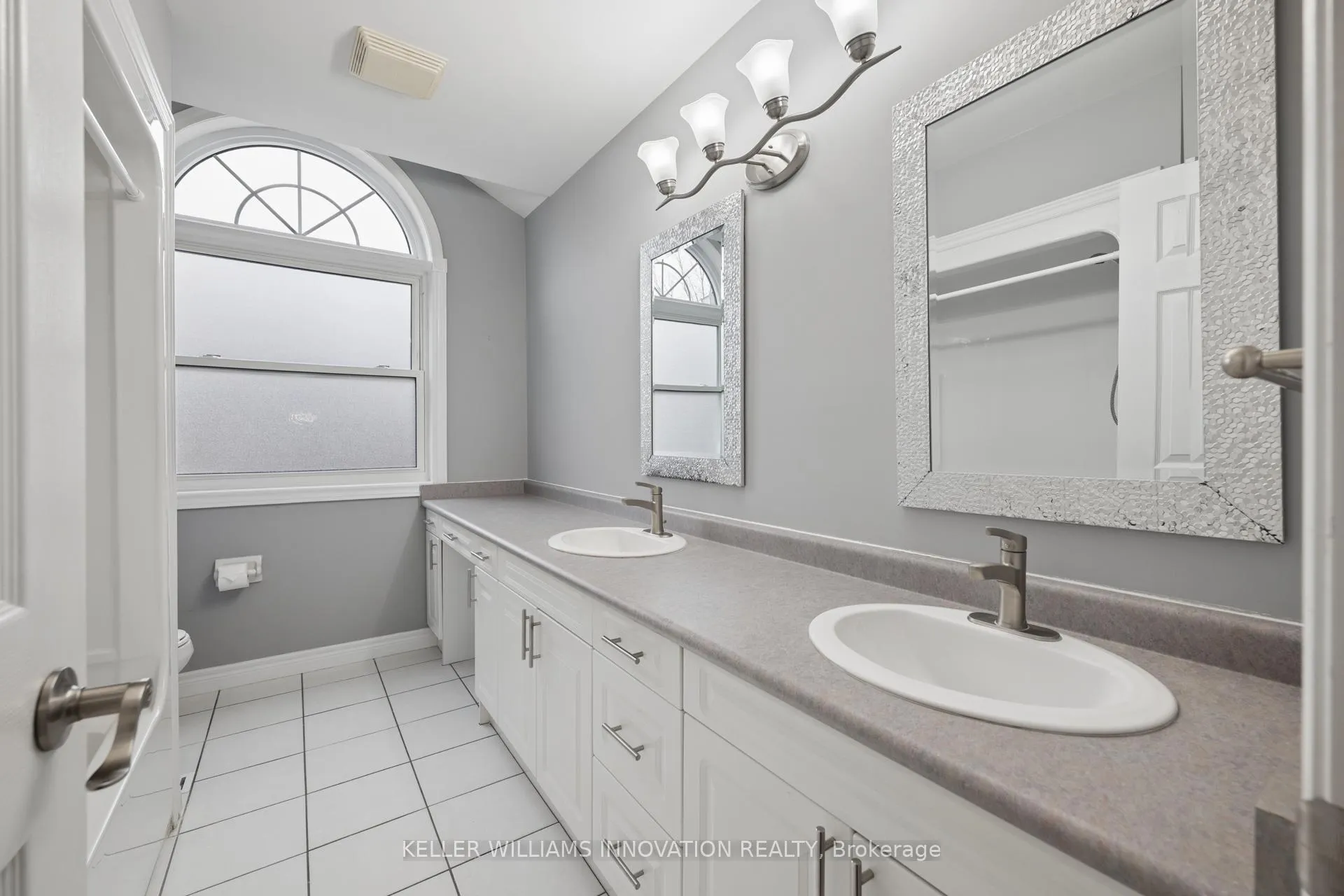 Photo 28 of 555 Sandbanks Crescent, Waterloo — HOMEH