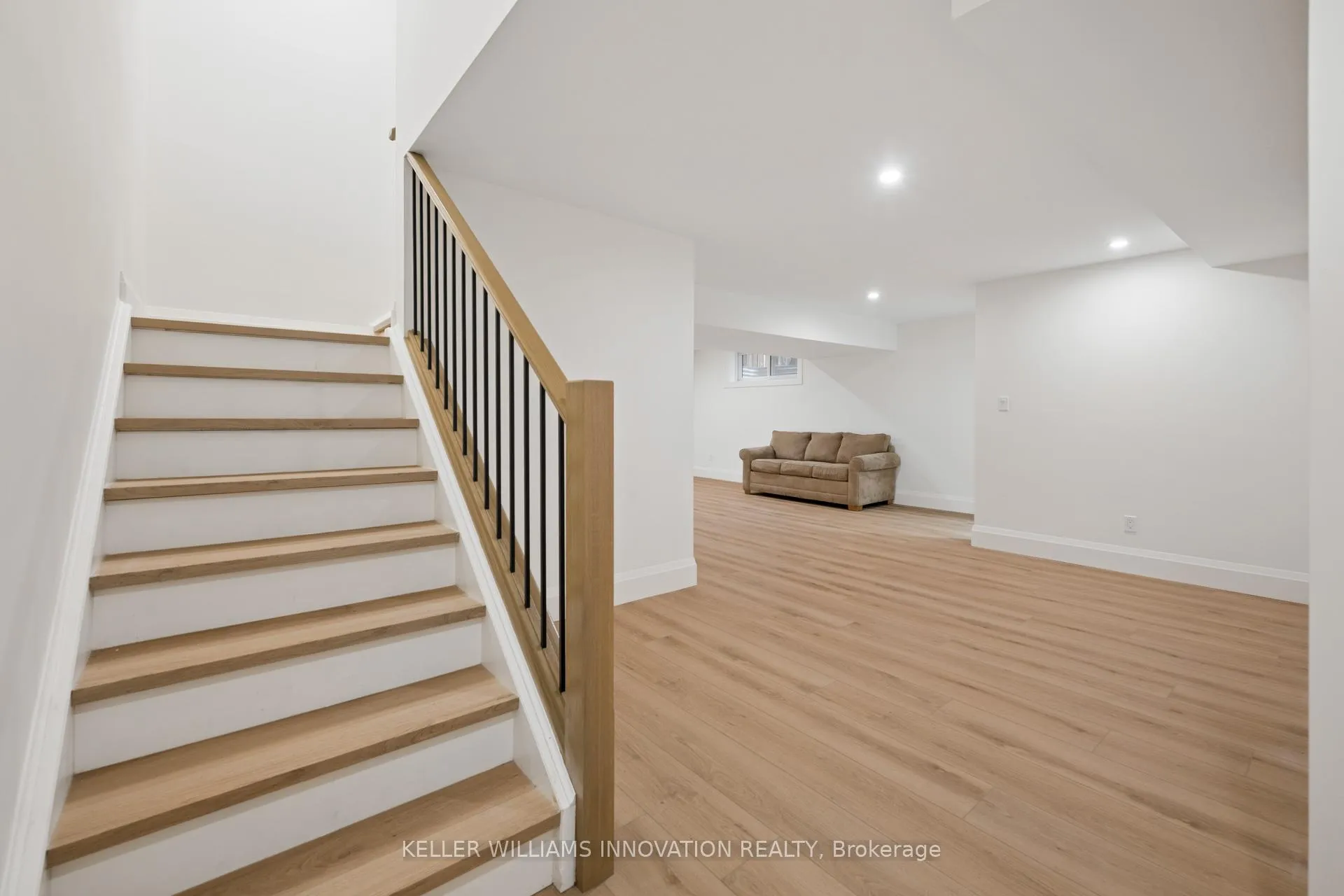 Photo 30 of 555 Sandbanks Crescent, Waterloo — HOMEH