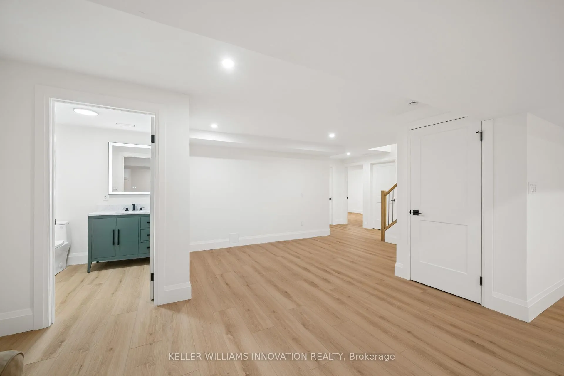 Photo 32 of 555 Sandbanks Crescent, Waterloo — HOMEH