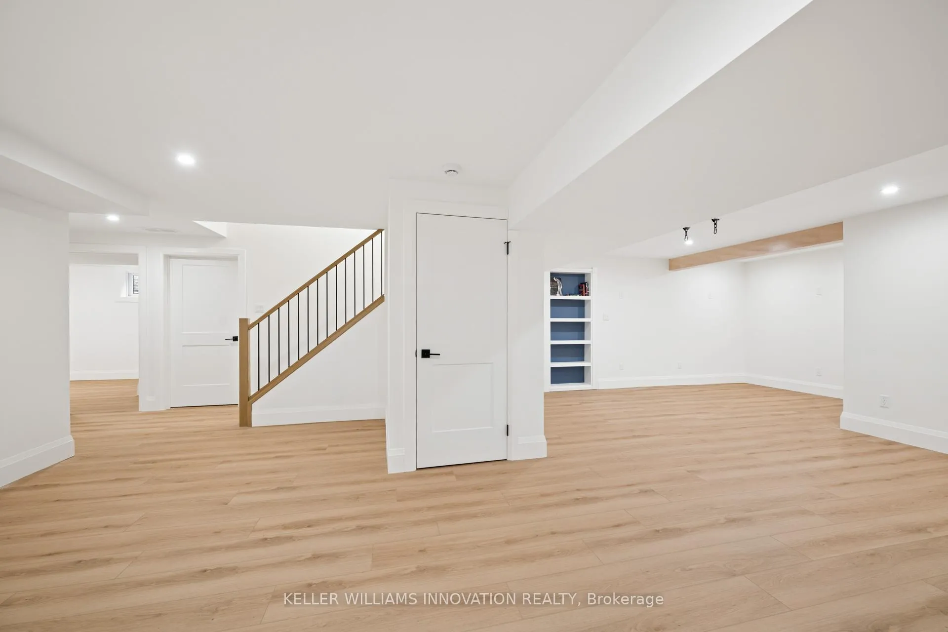Photo 33 of 555 Sandbanks Crescent, Waterloo — HOMEH