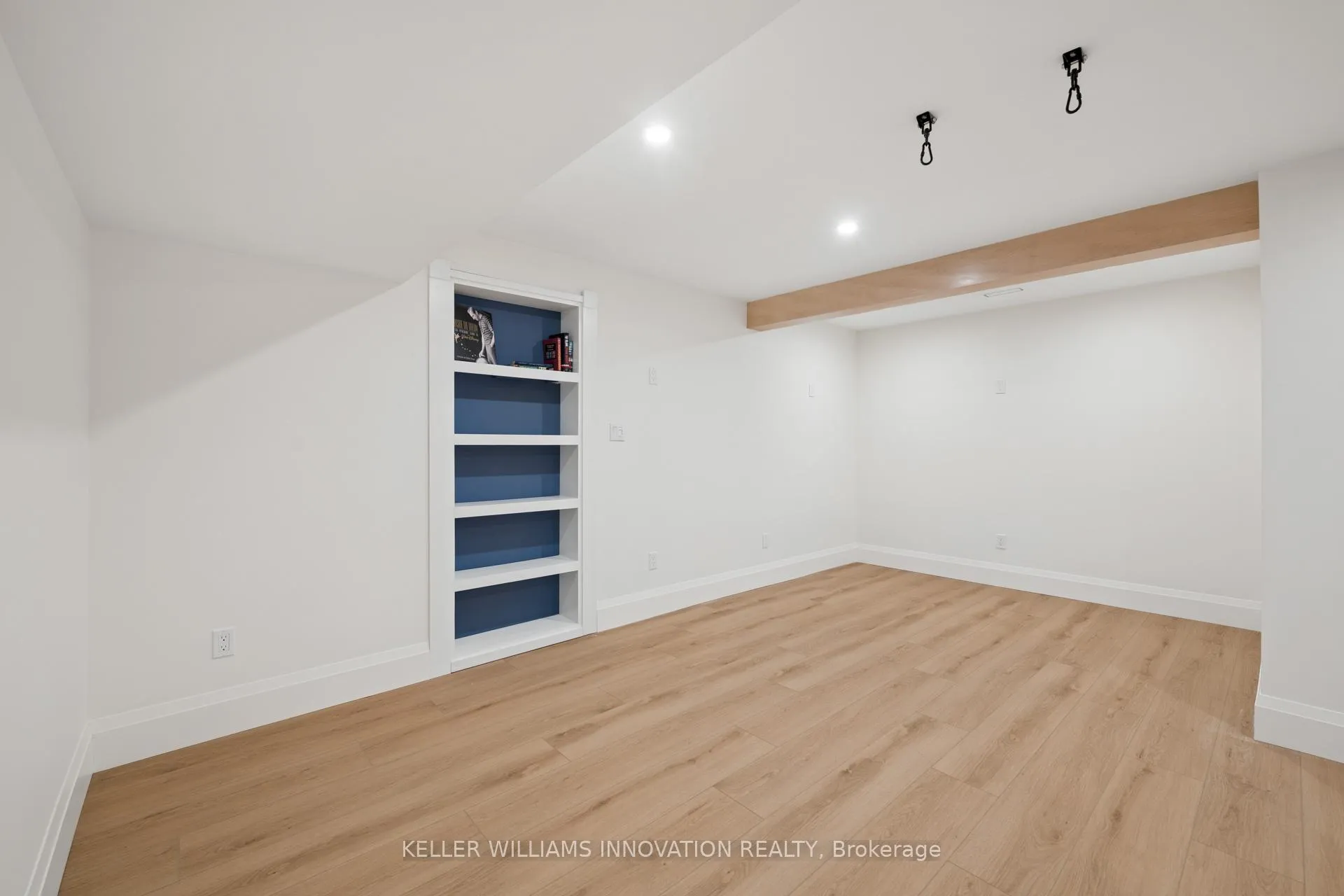 Photo 34 of 555 Sandbanks Crescent, Waterloo — HOMEH