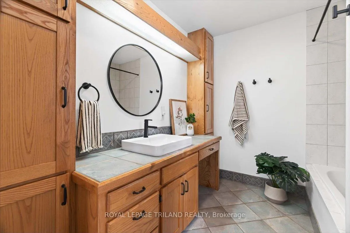 Photo 17 of 7603 Zion Line, Warwick, Watford — HOMEH