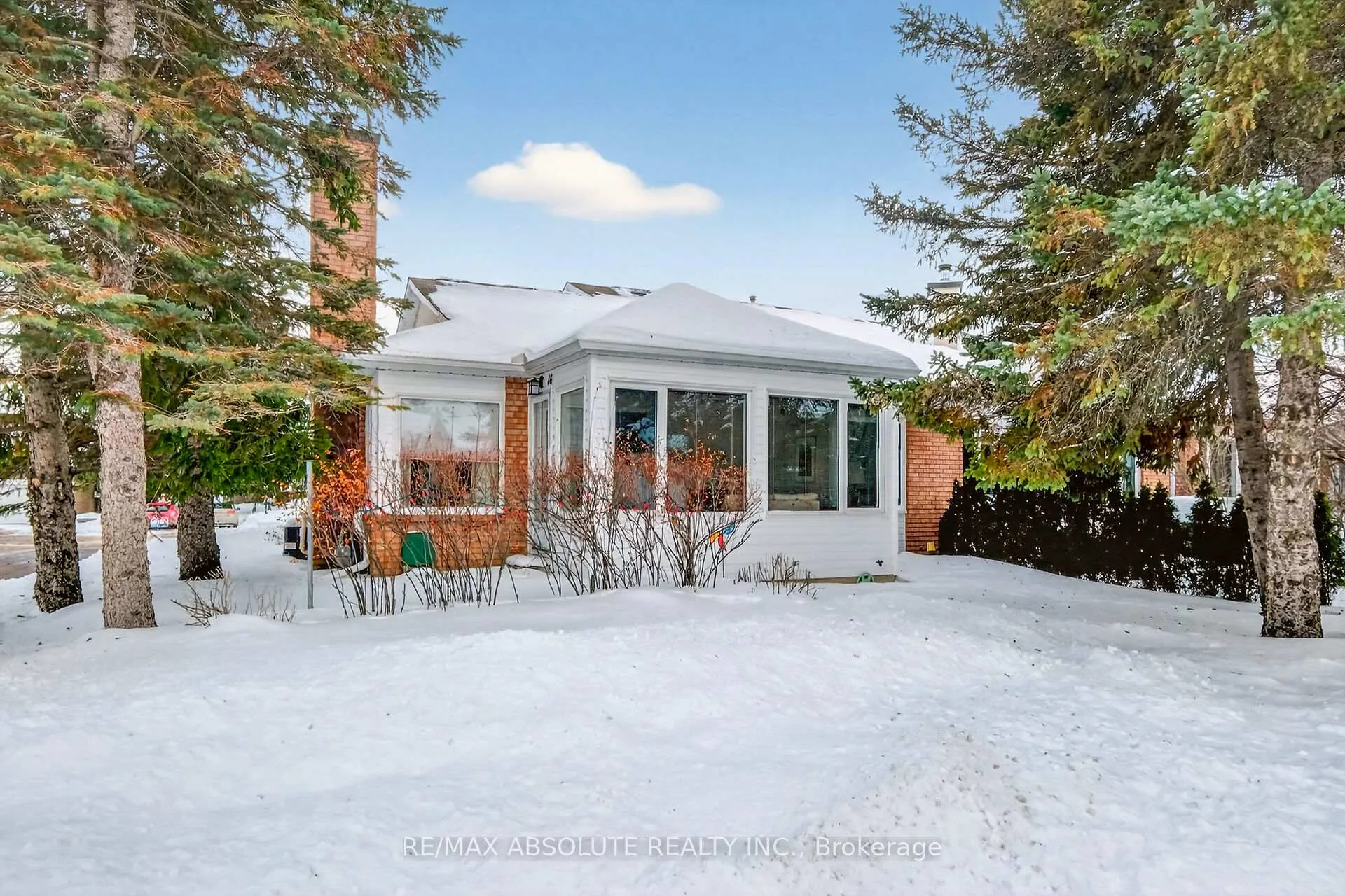 Photo 3 of 18 Pine Needles Court, Ottawa, Stittsville (Central) — HOMEH
