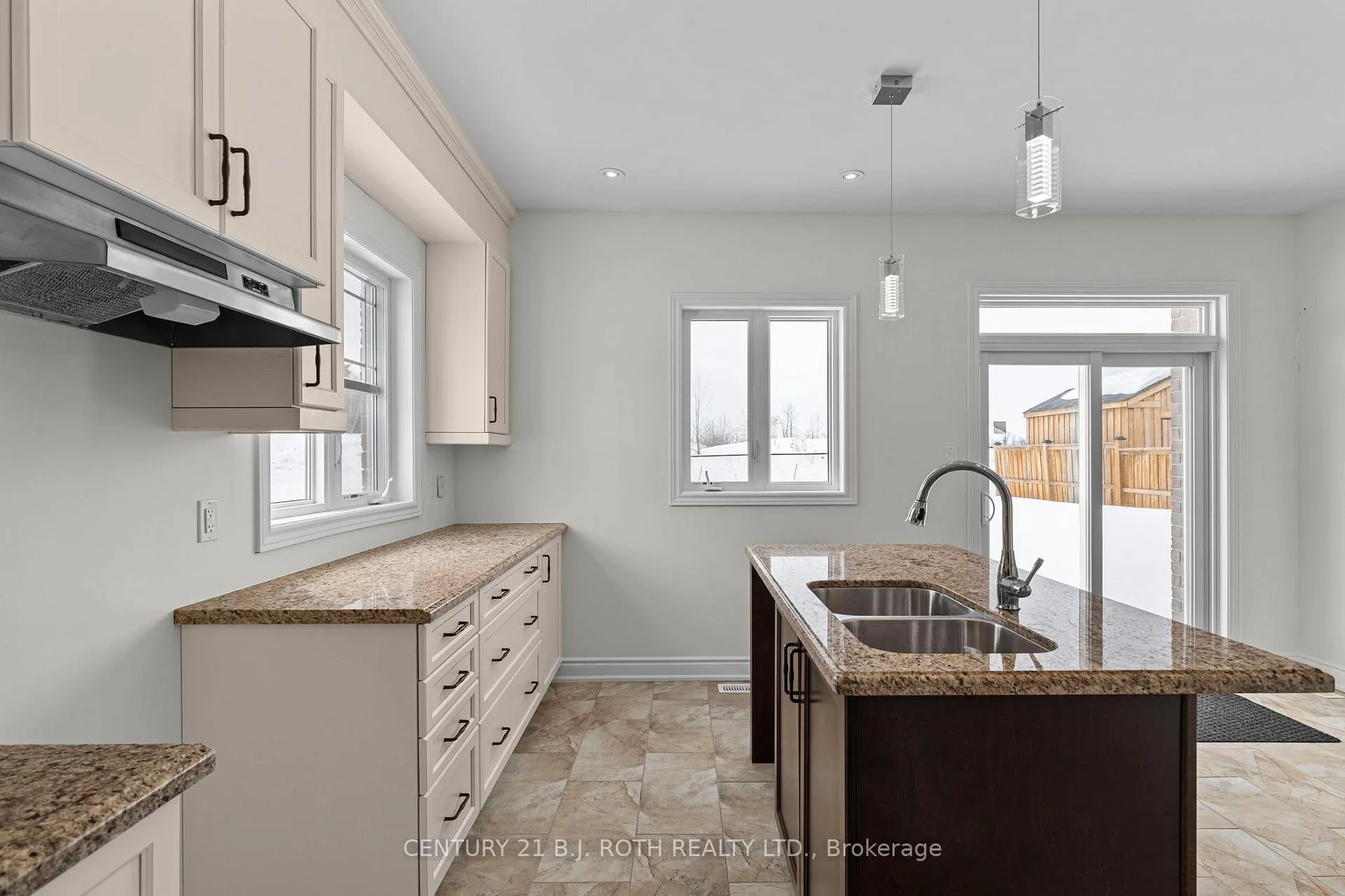 Photo 7 of 2978 Annalysse Drive, Orillia — HOMEH