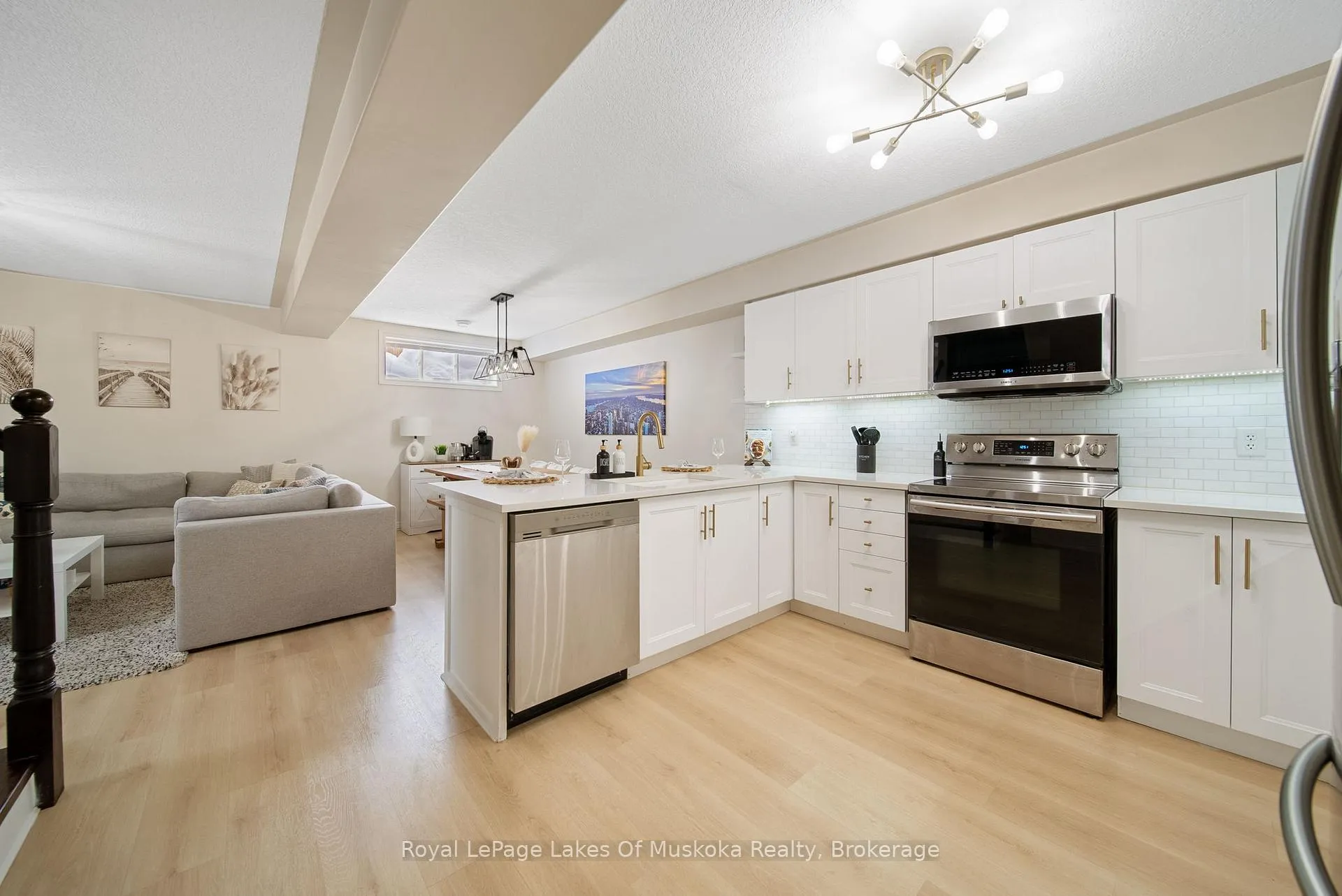 Photo 5 of 70 Pearl Drive, Orillia — HOMEH