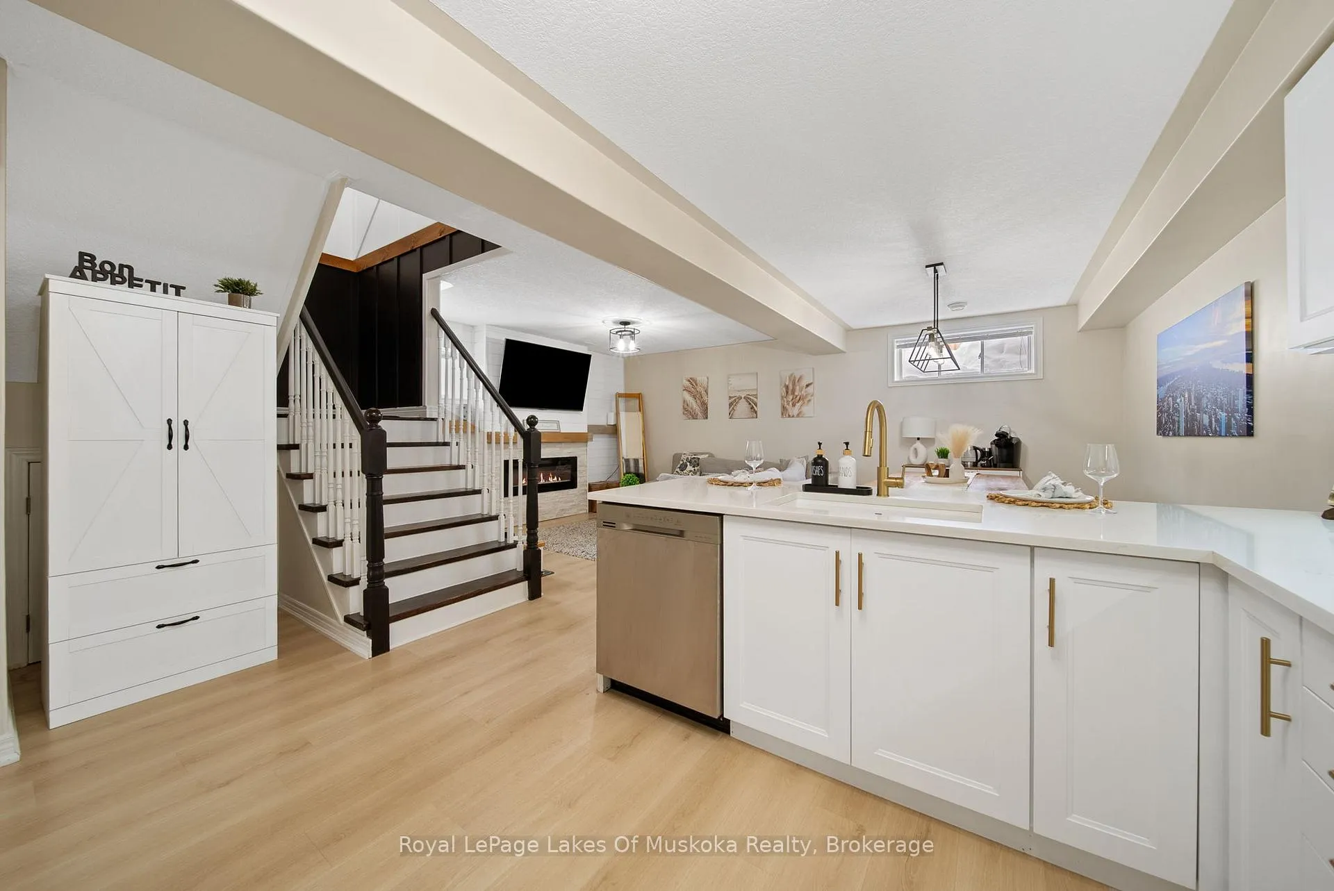 Photo 8 of 70 Pearl Drive, Orillia — HOMEH