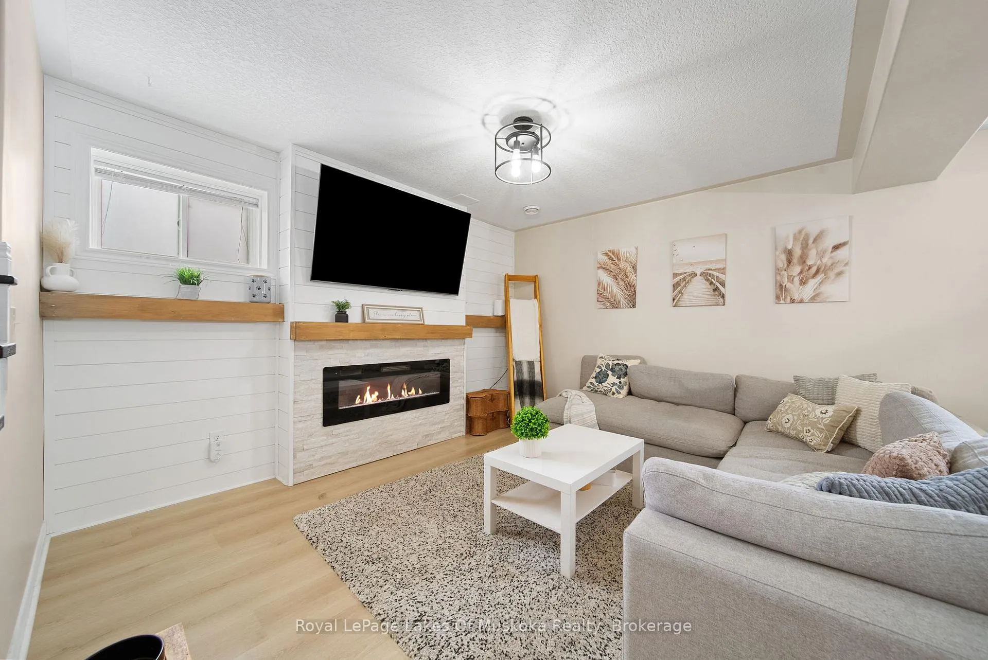 Photo 11 of 70 Pearl Drive, Orillia — HOMEH