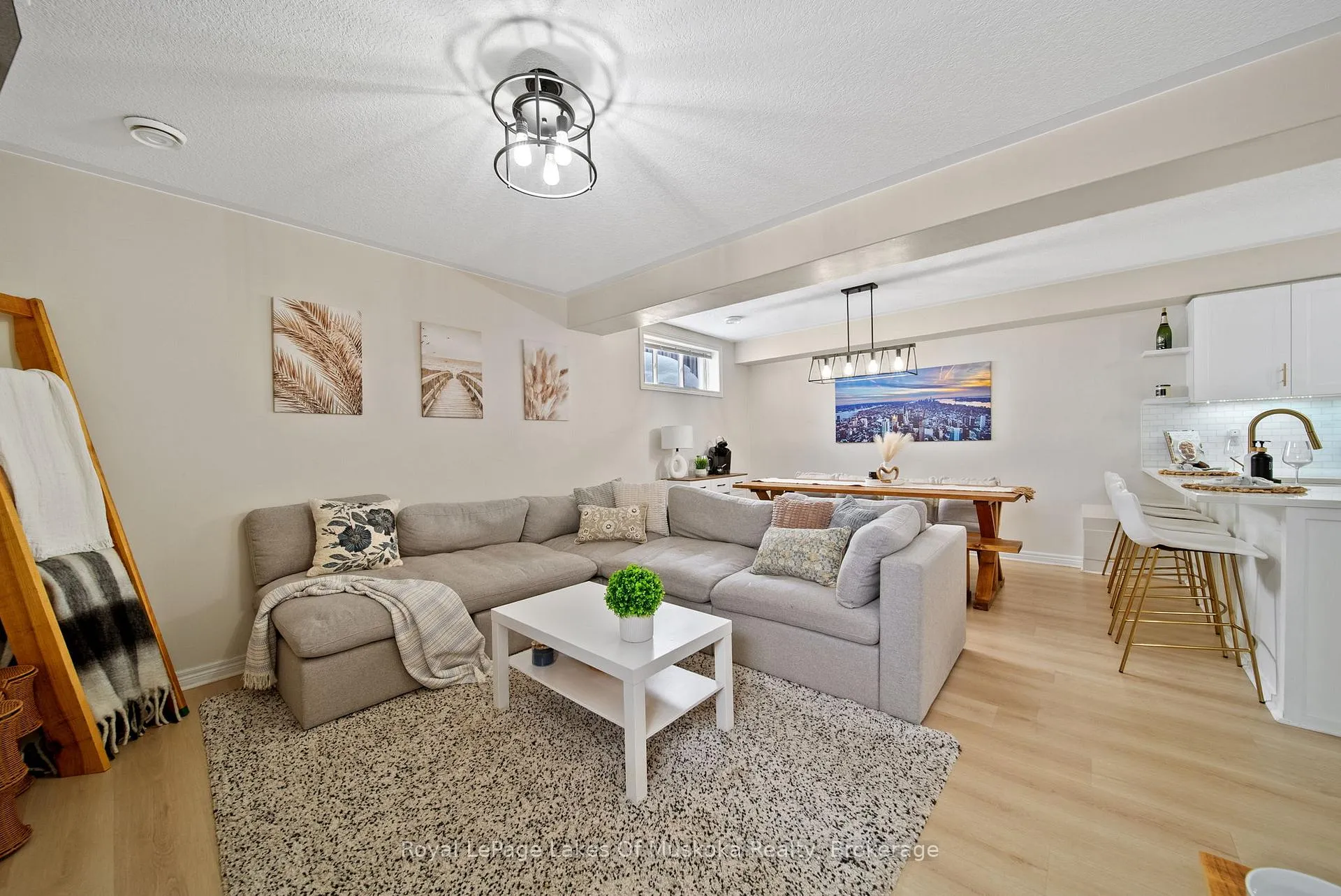 Photo 12 of 70 Pearl Drive, Orillia — HOMEH