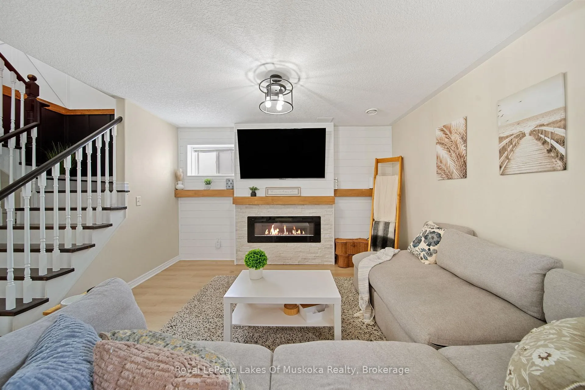 Photo 13 of 70 Pearl Drive, Orillia — HOMEH
