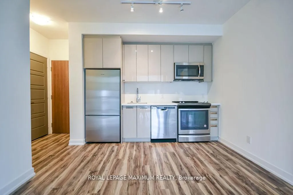 Photo 10 of Unit B417, 271 Sea Ray Avenue, Innisfil, Rural Innisfil — HOMEH