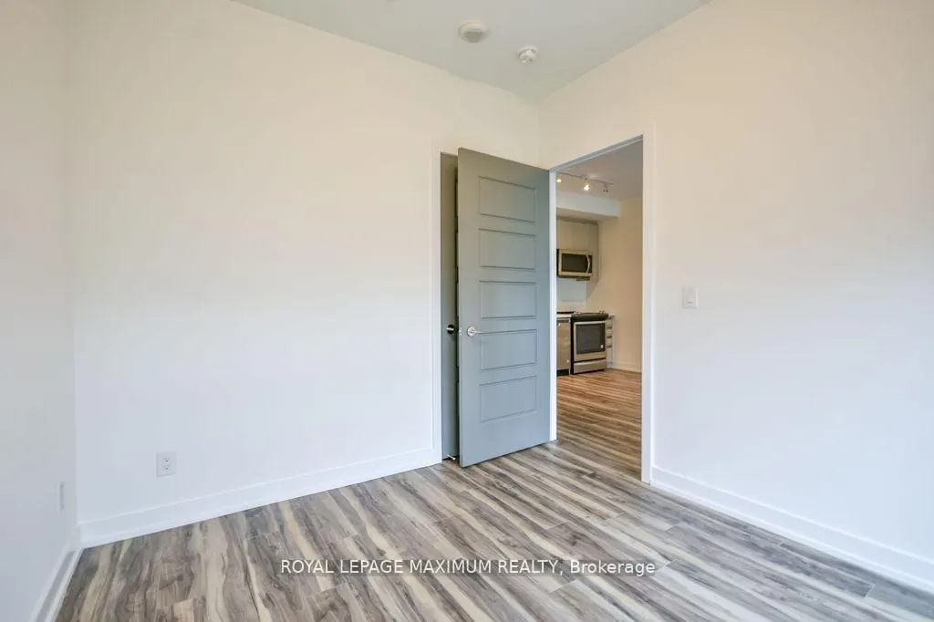 Photo 21 of Unit B417, 271 Sea Ray Avenue, Innisfil, Rural Innisfil — HOMEH