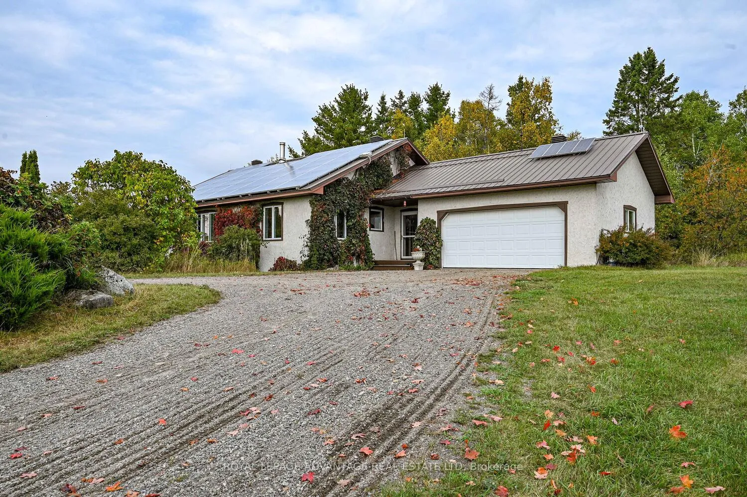 Photo 2 of 1612 Bennett Lake Road, Tay Valley, Bathurst/Burgess & Sherbrooke (Bathurst) Twp — HOMEH