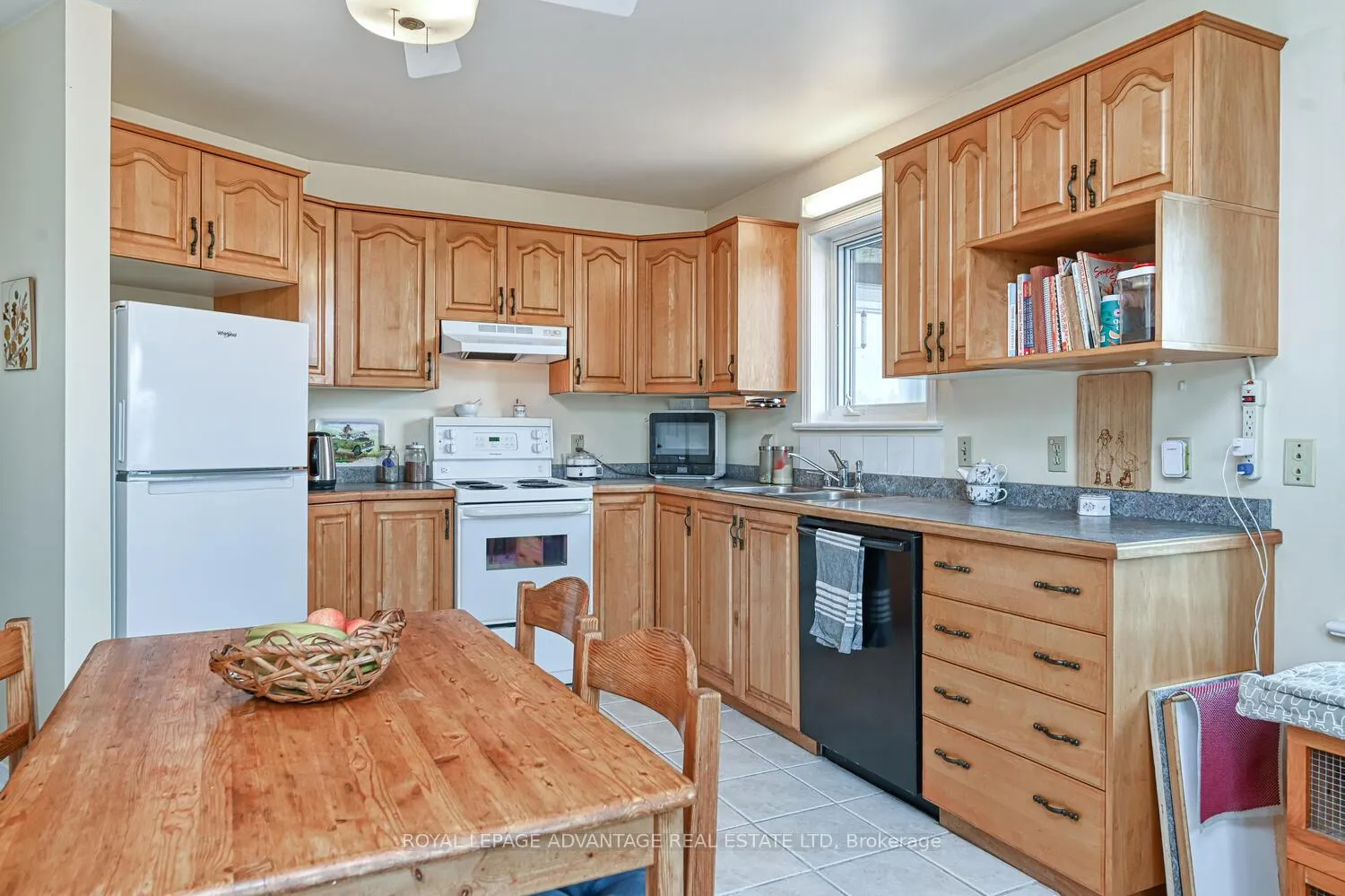 Photo 23 of 1612 Bennett Lake Road, Tay Valley, Bathurst/Burgess & Sherbrooke (Bathurst) Twp — HOMEH