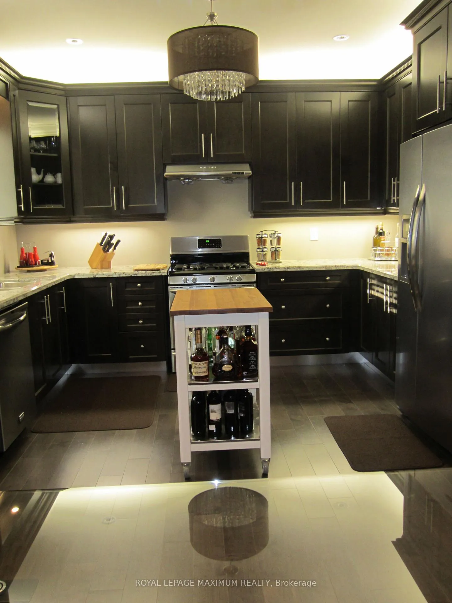 Photo 10 of 16 Orion Avenue, Vaughan, Vellore Village — HOMEH