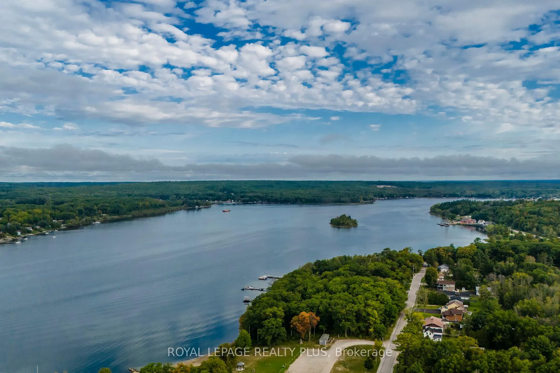 Photo 13 of 20 Navigator Road, Penetanguishene — HOMEH