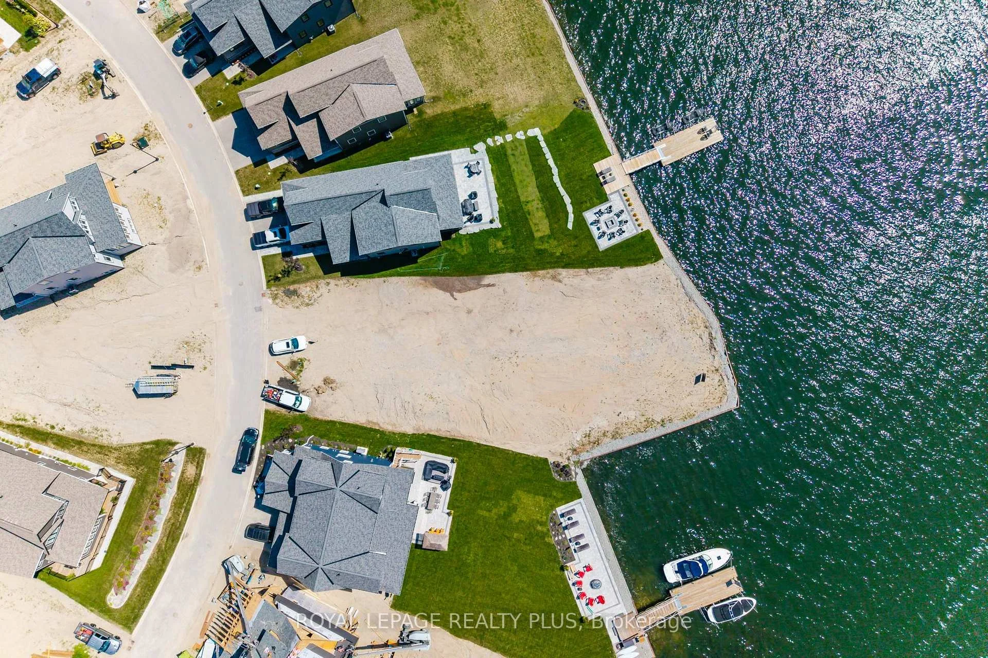 Photo 2 of 20 Navigator Road, Penetanguishene — HOMEH