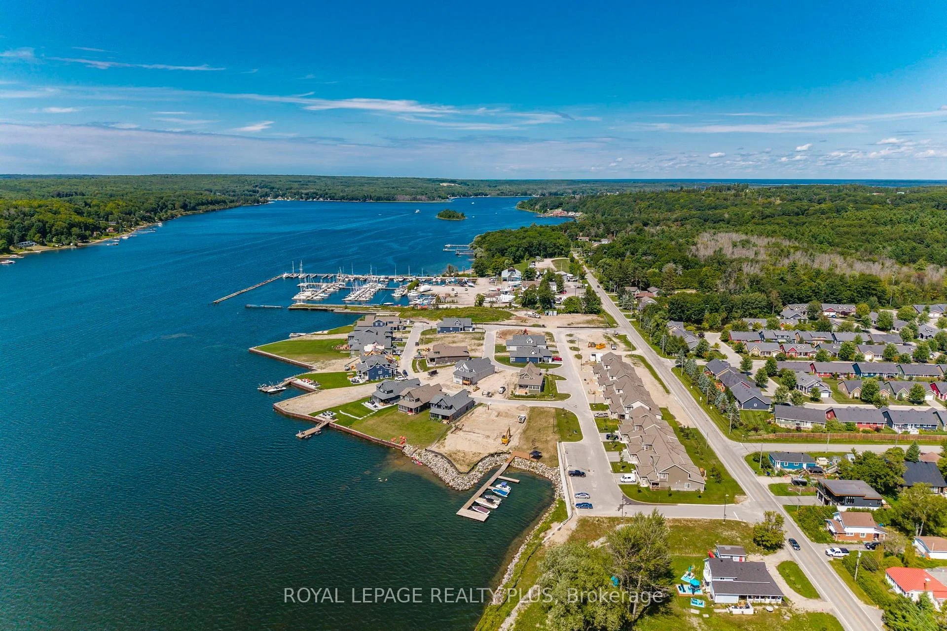 Photo 11 of 20 Navigator Road, Penetanguishene — HOMEH