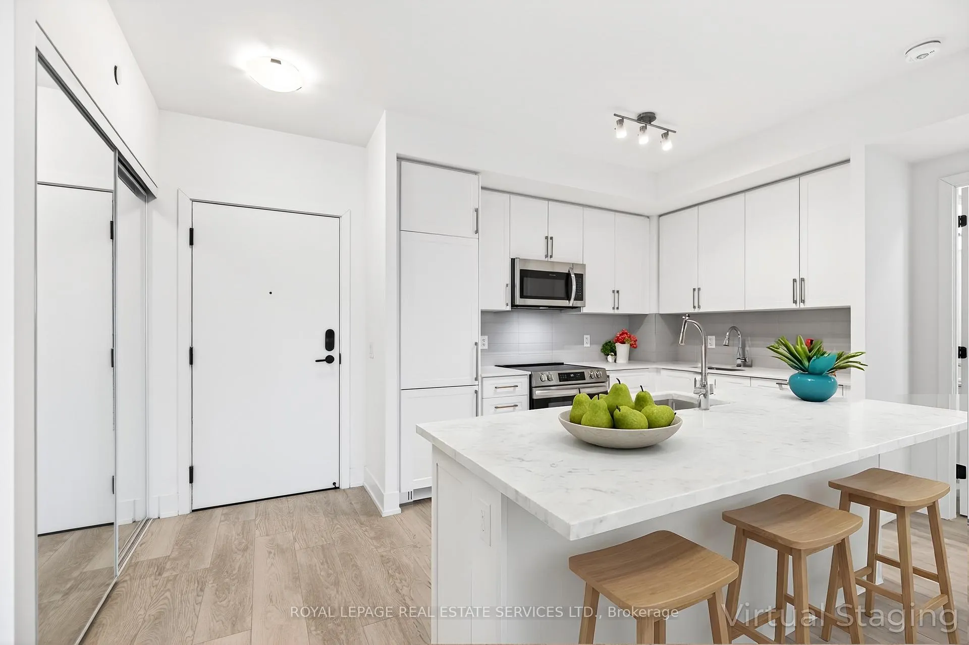 Photo 4 of Unit 512, 2450 Old Bronte Road, Oakville, Westmount — HOMEH