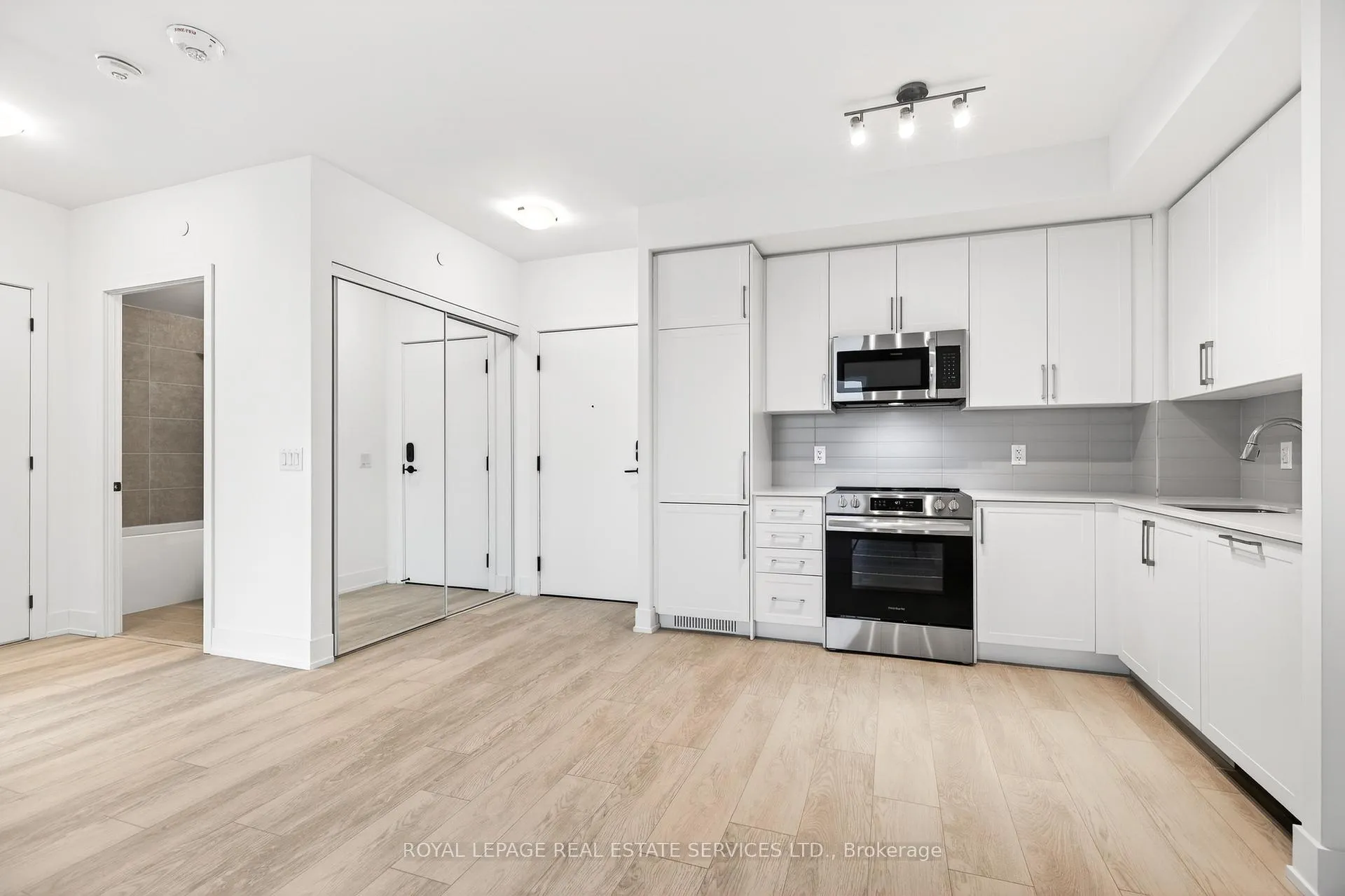 Photo 5 of Unit 512, 2450 Old Bronte Road, Oakville, Westmount — HOMEH
