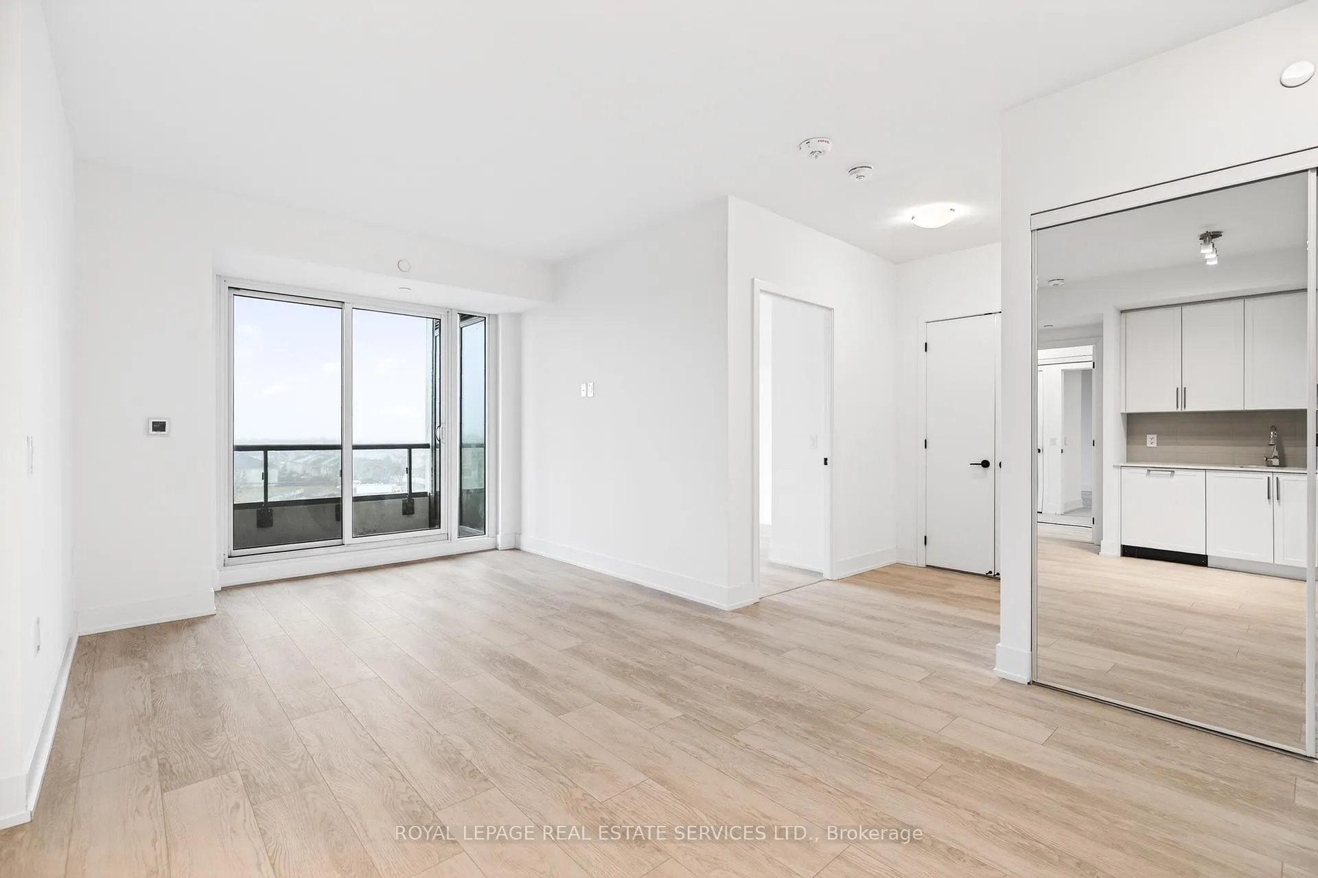 Photo 6 of Unit 512, 2450 Old Bronte Road, Oakville, Westmount — HOMEH