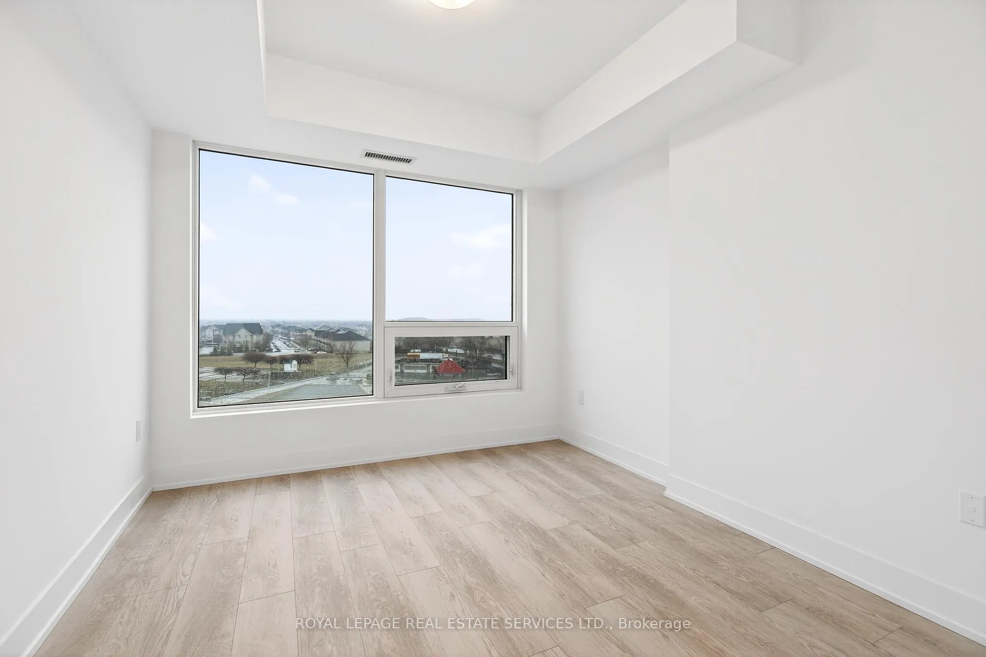 Photo 8 of Unit 512, 2450 Old Bronte Road, Oakville, Westmount — HOMEH