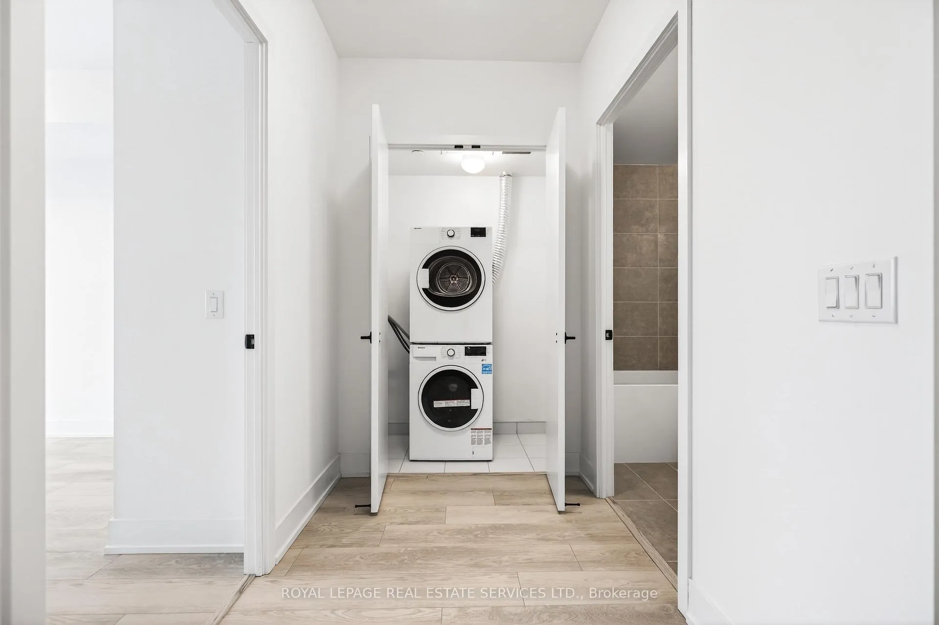 Photo 18 of Unit 512, 2450 Old Bronte Road, Oakville, Westmount — HOMEH