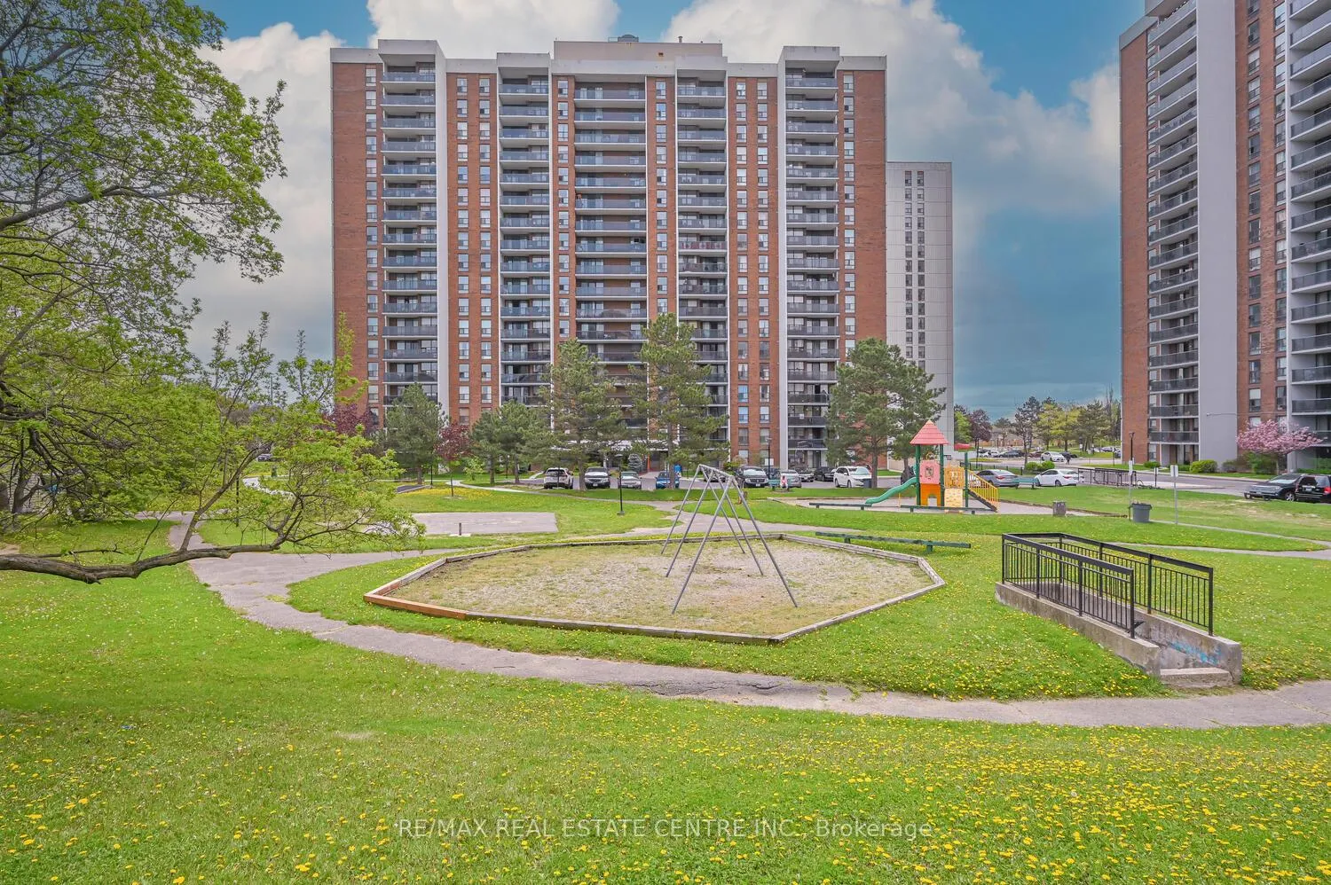 Photo 1 of Unit 403, 21 Knightsbridge Road, Brampton, Queen Street Corridor — HOMEH