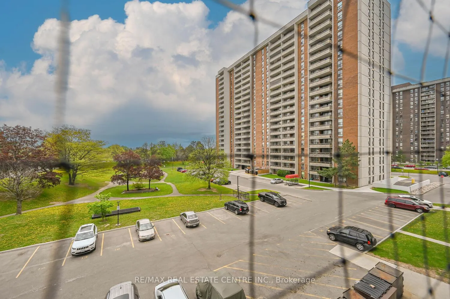 Photo 2 of Unit 403, 21 Knightsbridge Road, Brampton, Queen Street Corridor — HOMEH