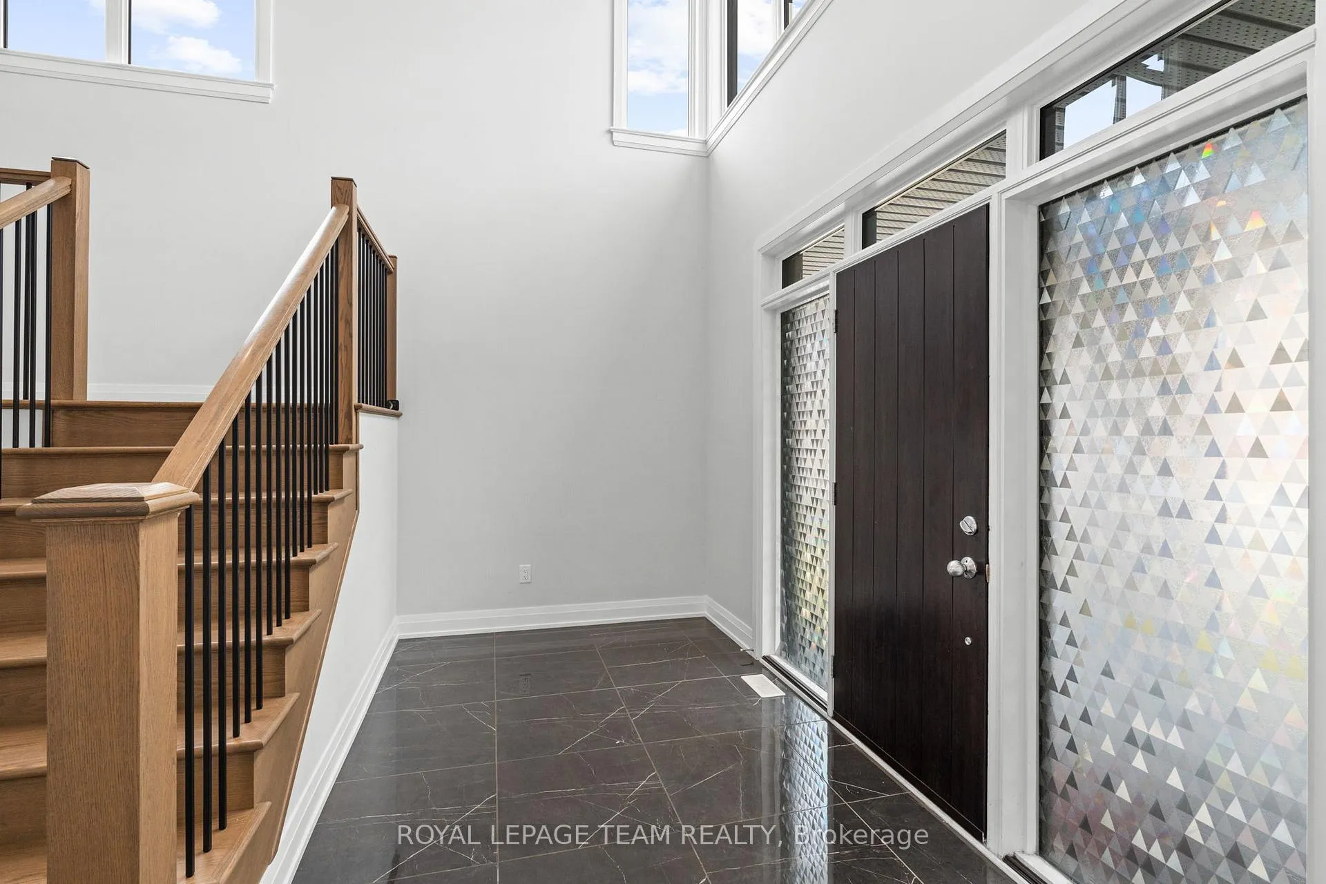 Photo 3 of 200 Ketchikan Crescent, Ottawa, Kanata - Kanata Lakes/Heritage Hills — HOMEH