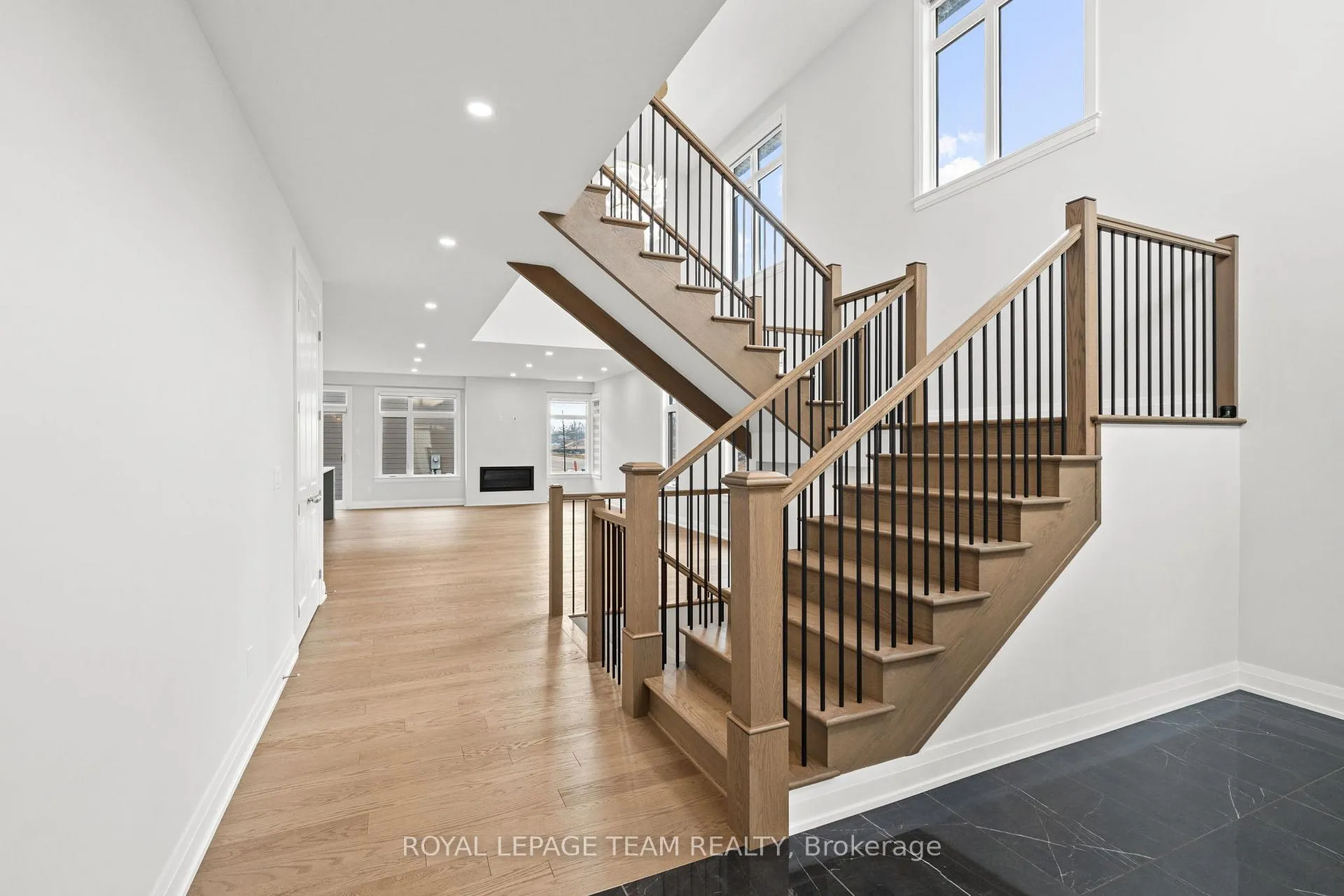 Photo 4 of 200 Ketchikan Crescent, Ottawa, Kanata - Kanata Lakes/Heritage Hills — HOMEH